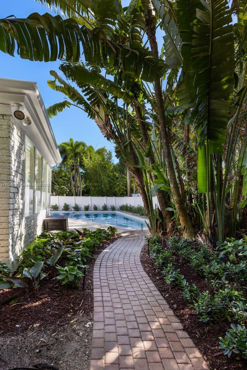 PARK PLAZA - Residential Lease