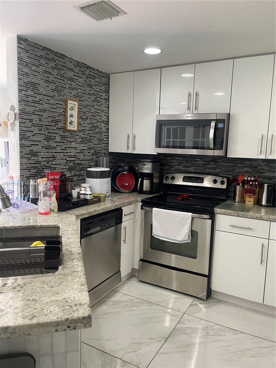 DORAL LANDINGS TOWNHOMES - Residential