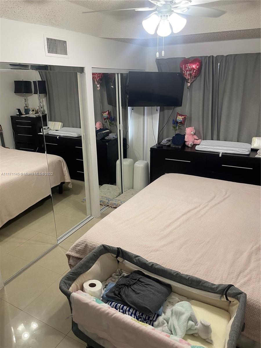 DORAL LANDINGS TOWNHOMES - Residential