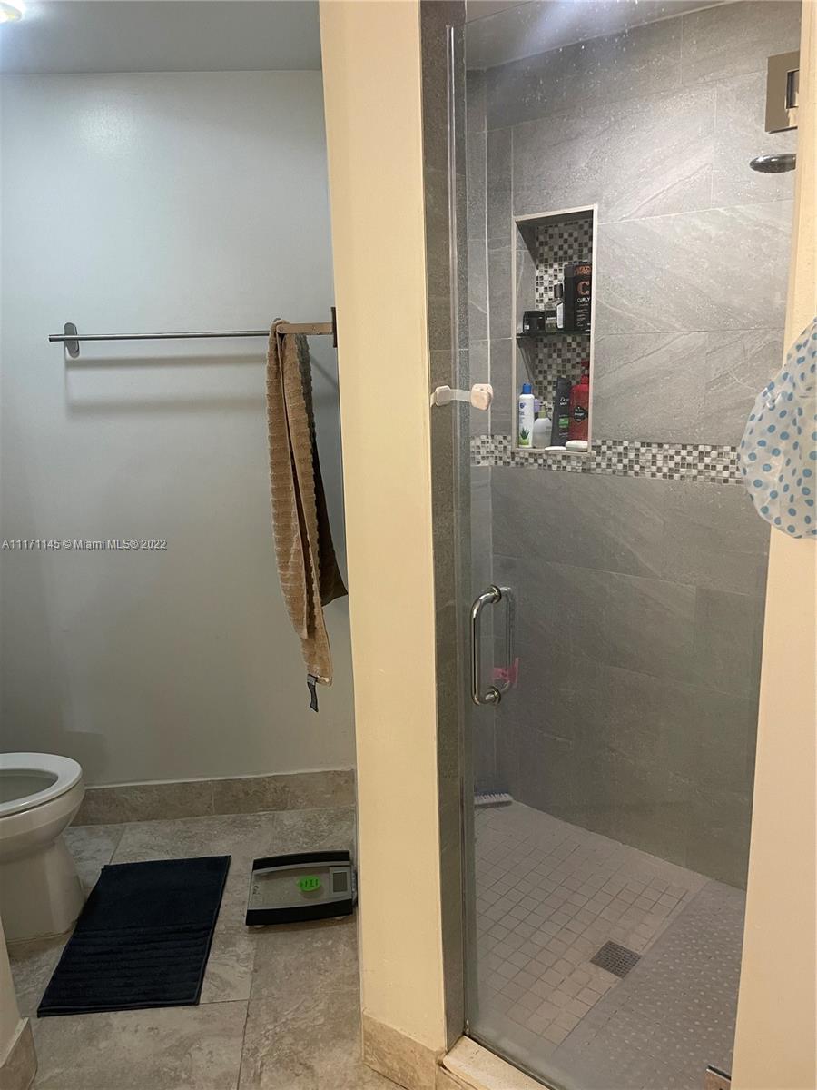 DORAL LANDINGS TOWNHOMES - Residential