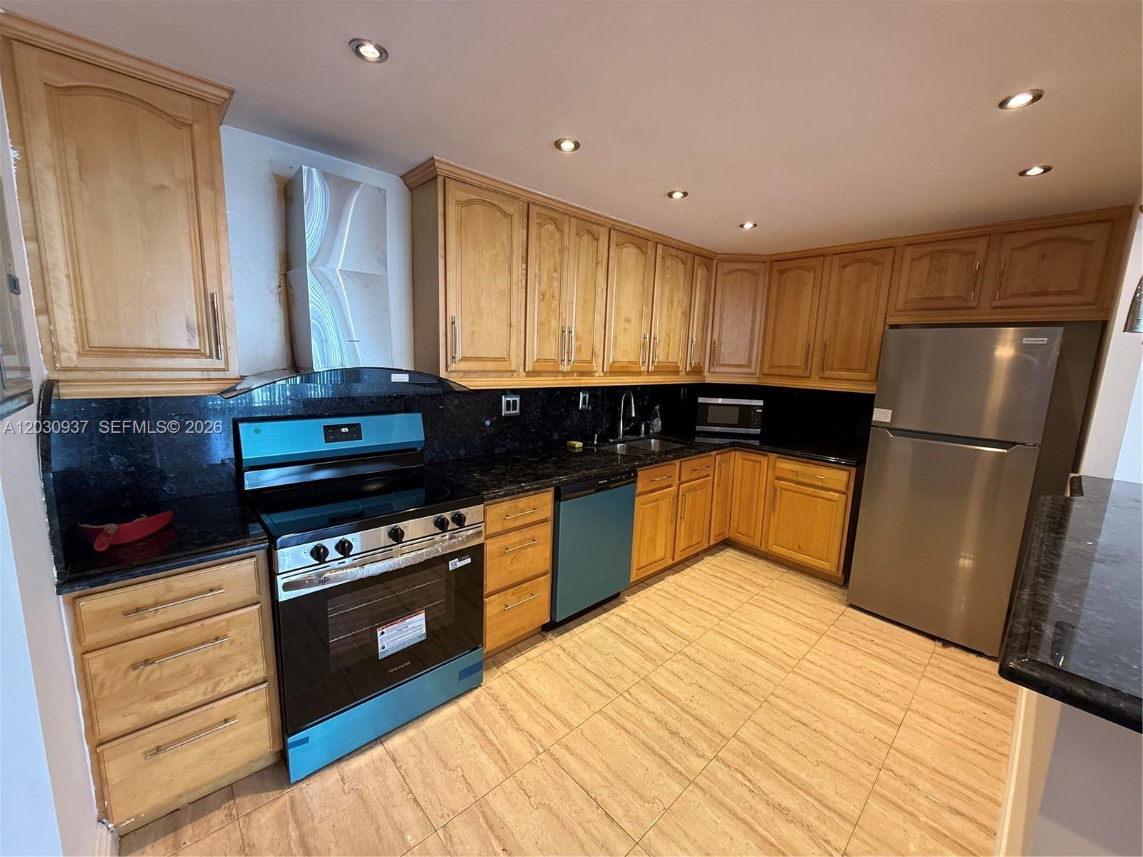 OCEANVIEW BUILDING B COND - Residential Lease