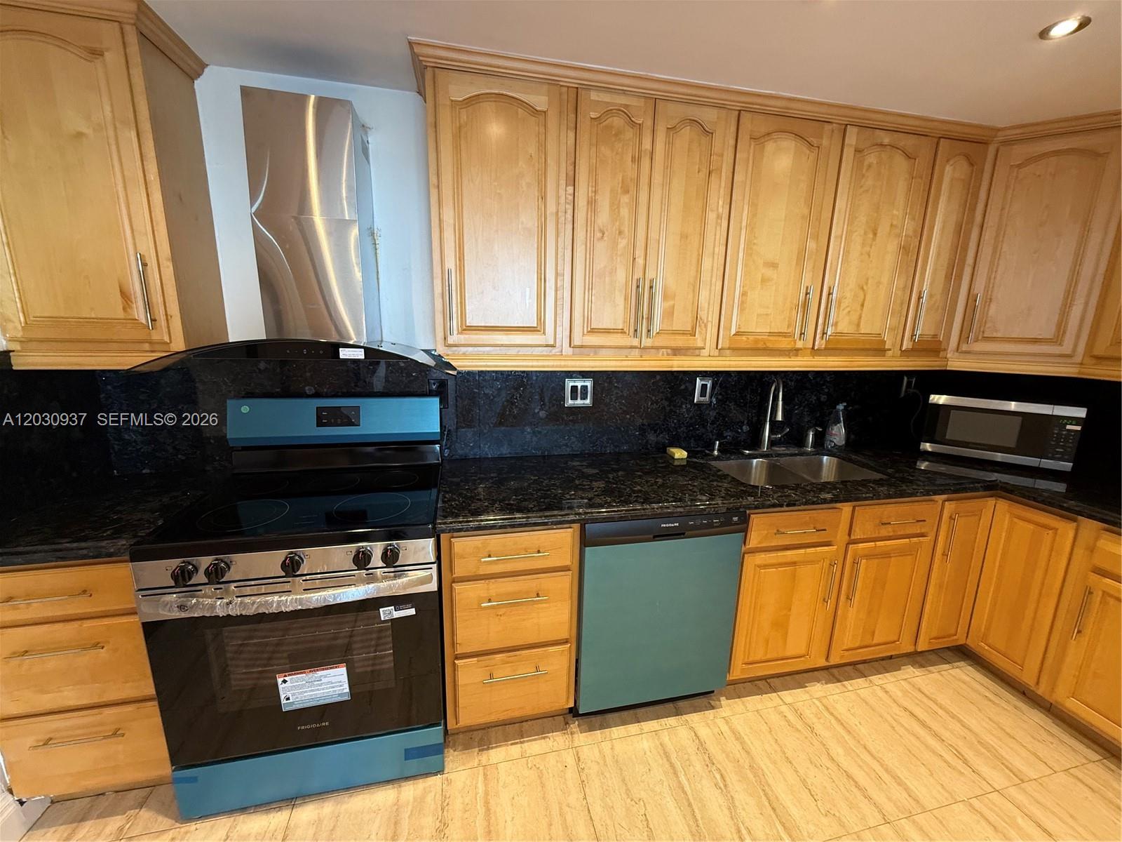 OCEANVIEW BUILDING B COND - Residential Lease