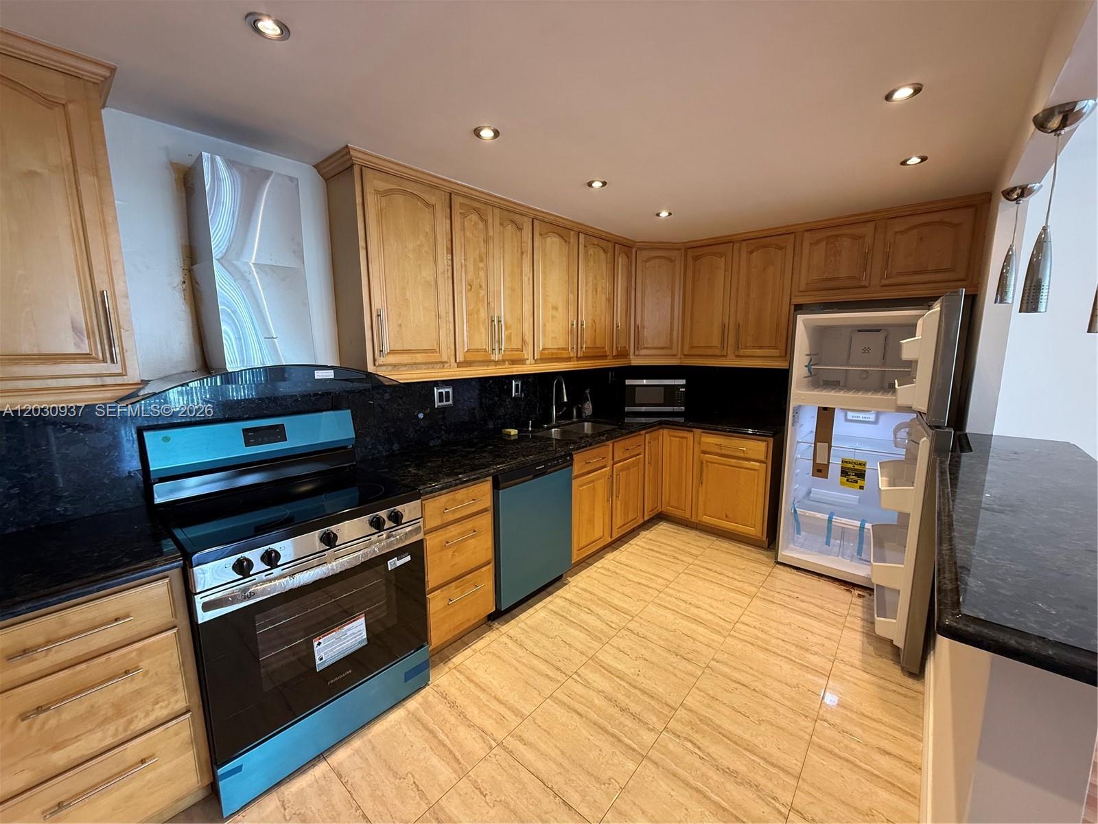 OCEANVIEW BUILDING B COND - Residential Lease