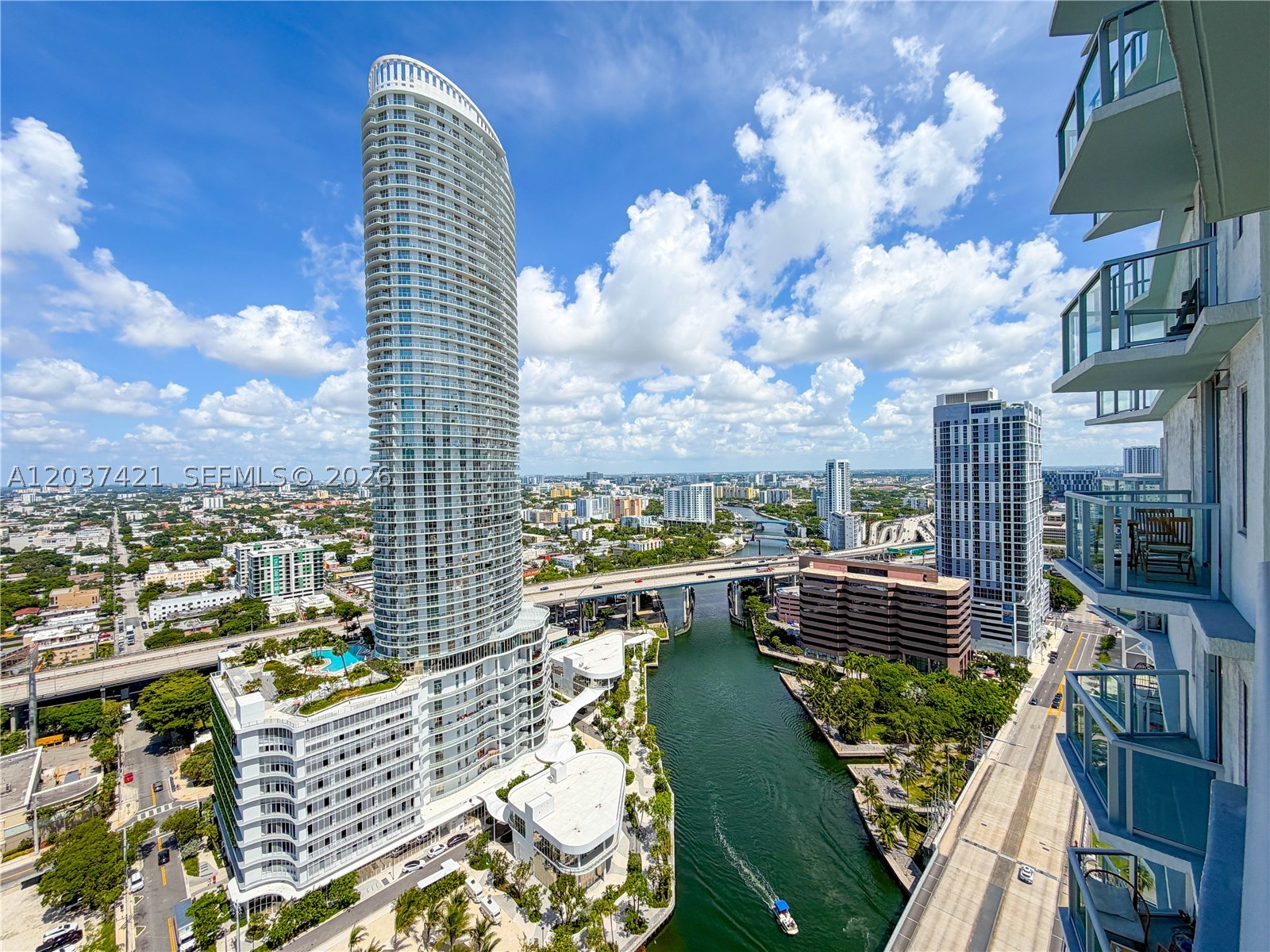 SPACIOUS AND BRIGHT STUDIO ON THE 29TH FLOOR IN THE HEART OF BRICKELL WITH STUNNING MIAMI RIVER VIEWS! THIS BEAUTIFULLY MAINTAINED UNIT FEATURES AN OPEN AND FUNCTIONAL LAYOUT AND COMES PARTIALLY FURNISHED WITH A BED, SOFA, AND DESK. ENJOY WALK-IN CLOSET, FULL BATHROOM, FULLY EQUIPPED KITCHEN, AND THE CONVENIENCE OF AN IN-UNIT WASHER AND DRYER.
FLOOR-TO-CEILING WINDOWS FILL THE UNIT WITH NATURAL LIGHT, WHILE THE OVERSIZED PRIVATE BALCONY OFFERS BEAUTIFUL WATER AND CITY VIEWS. LOCATED IN THE DESIRABLE LATITUDE ON THE RIVER, THIS FULL-SERVICE BUILDING OFFERS 24-HOUR FRONT DESK ATTENDANCE, ASSIGNED PARKING, VALET PARKING, POOL, FITNESS CENTER, SAUNA, LOCKERS, SOCIAL AND RECREATIONAL AREAS, AND A VARIETY OF AMENITIES FOR RESIDENTS TO ENJOY. PRIME LOCATION JUST STEPS FROM BRICKELL CITY CENTRE, MARY BRICKELL VILLAGE, METROMOVER, FINE DINING, SHOPPING, ENTERTAINMENT, AND MAJOR HIGHWAYS. ENJOY THE BEST OF URBAN LIVING IN ONE OF MIAMI'S MOST VIBRANT NEIGHBORHOODS. OWNER REQUIRE 3 MONTHS TO MOVE IN (FIRST, LAST AND ONE SECURITY DEPOSIT). EASY TO SHOW. USE SHOWINGTIME.