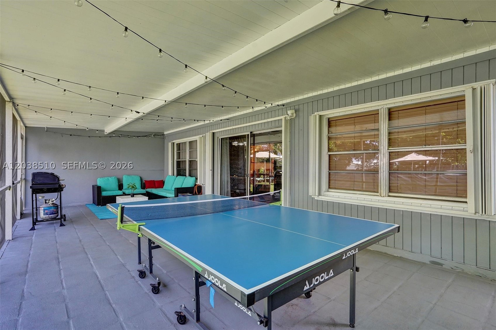 HOLLYWOOD HILLS - Residential