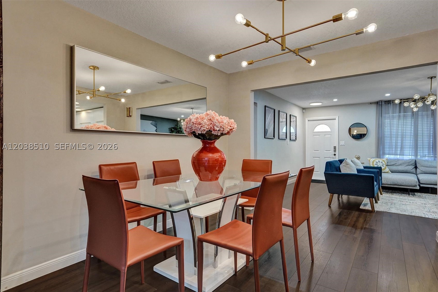 HOLLYWOOD HILLS - Residential