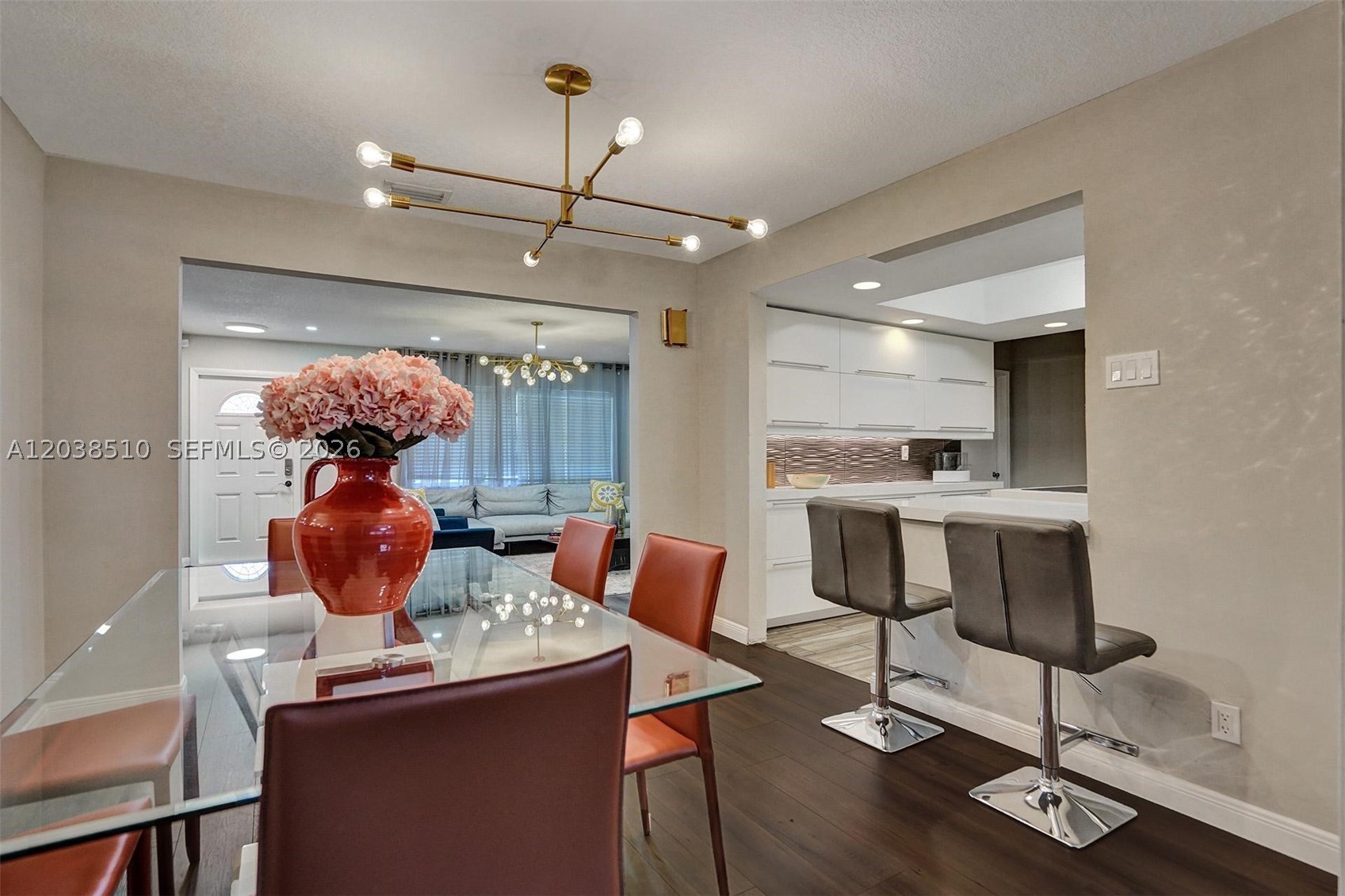 HOLLYWOOD HILLS - Residential