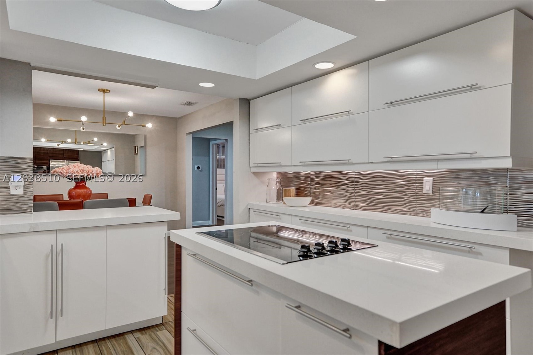 HOLLYWOOD HILLS - Residential