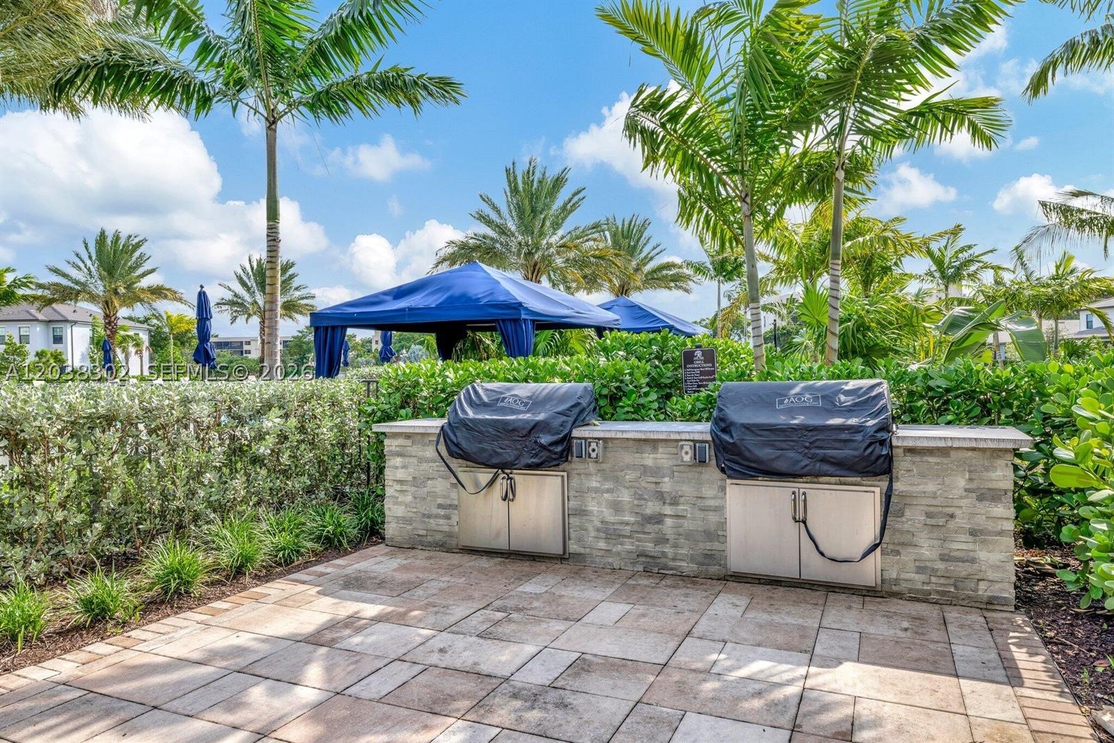 OAK TREE PROPERTY REDEVEL - Residential Lease