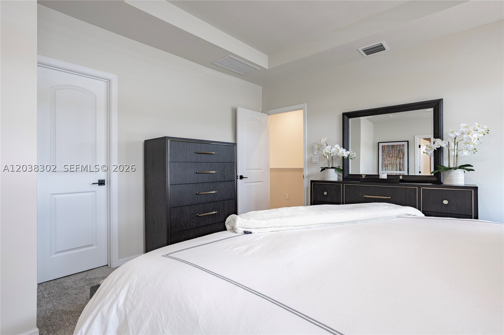 OAK TREE PROPERTY REDEVEL - Residential Lease