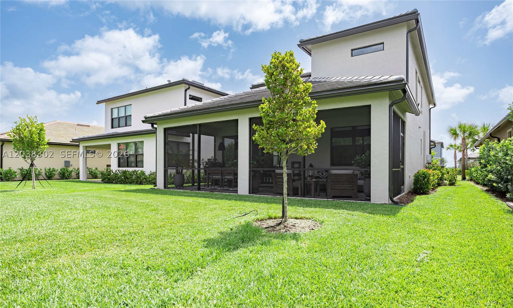 OAK TREE PROPERTY REDEVEL - Residential Lease