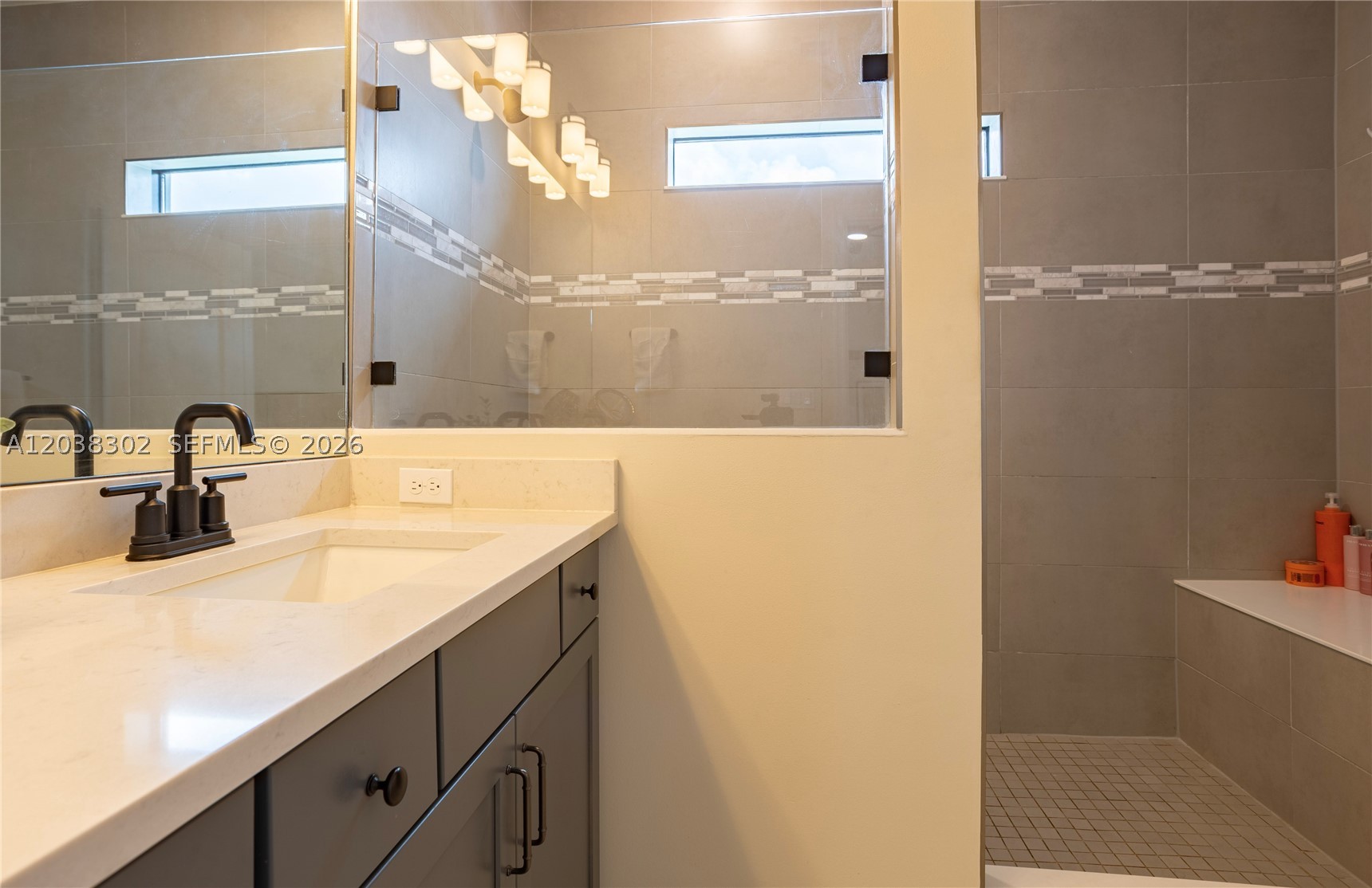 OAK TREE PROPERTY REDEVEL - Residential Lease