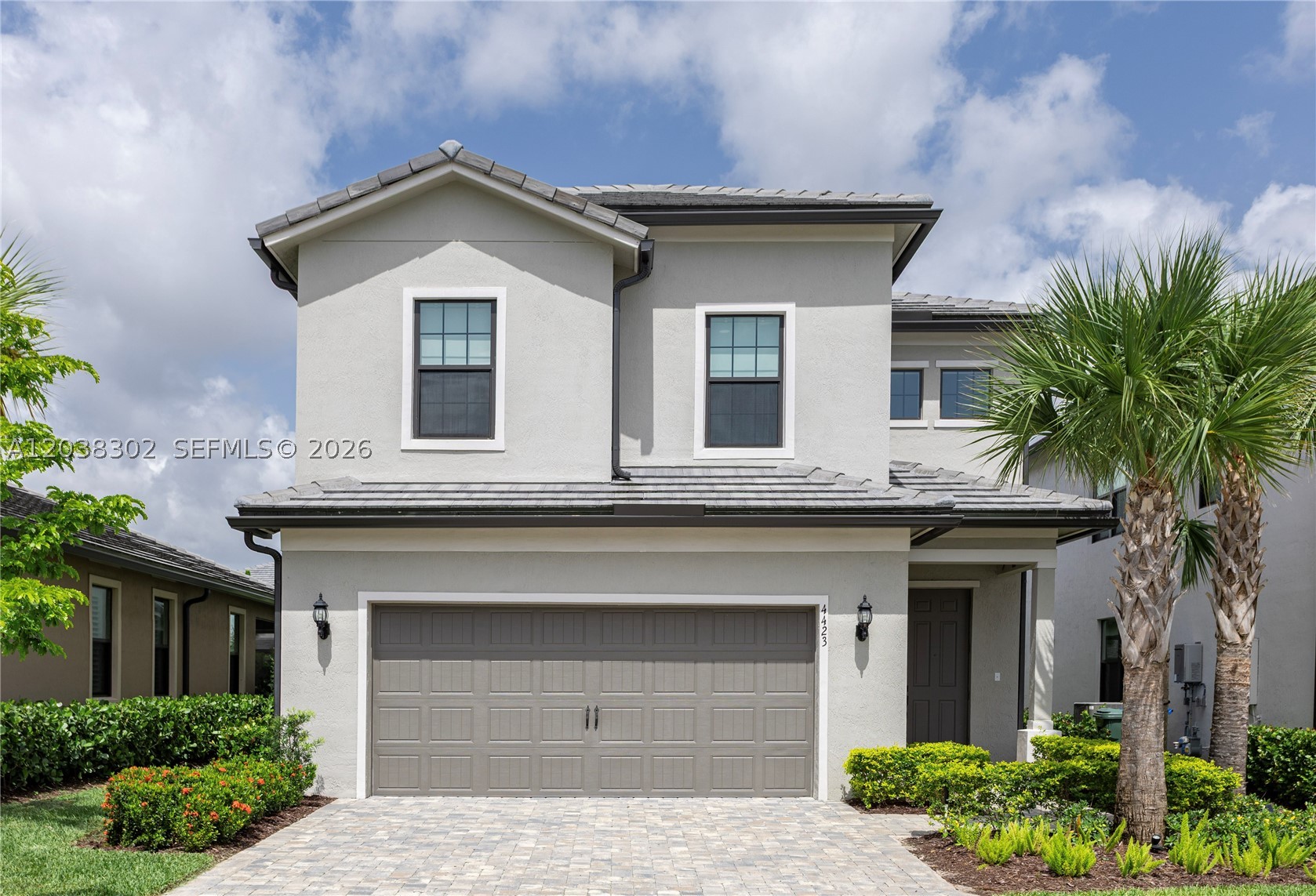OAK TREE PROPERTY REDEVEL - Residential Lease