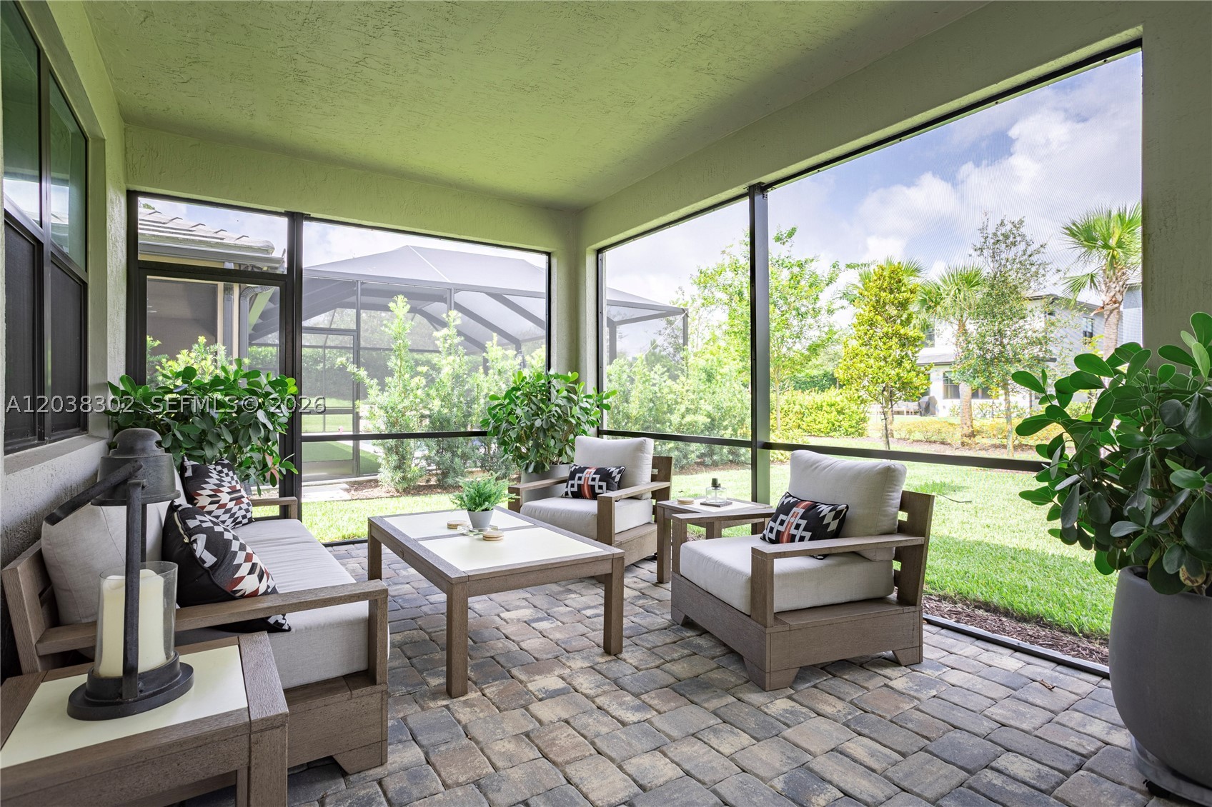 OAK TREE PROPERTY REDEVEL - Residential Lease