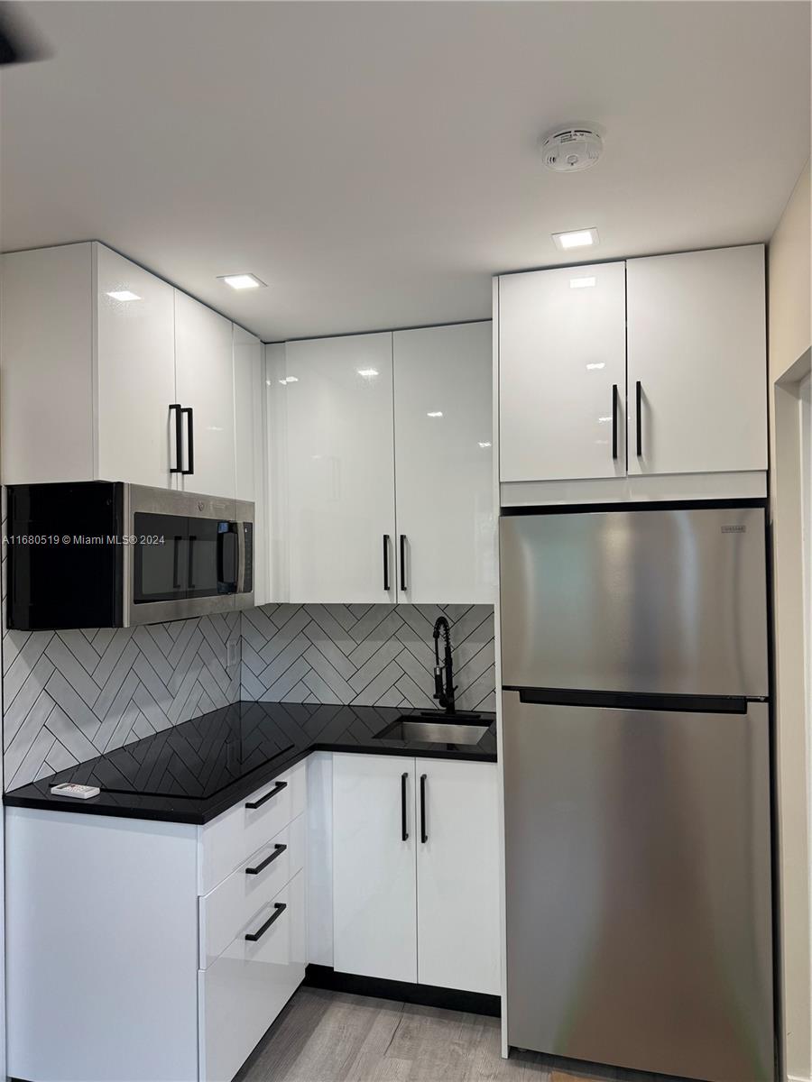Welcome to your new home! This charming studio apartment in Miami Gardens offers the perfect blend of comfort and convenience with private entrance. Priced at $1,500/month, this space features an open-concept layout, abundant natural light, and modern finishes throughout. you’ll be just minutes away from shopping, dining, and recreational options. With easy access to major highways and public transportation, commuting is a breeze.
 Schedule your showing today!!