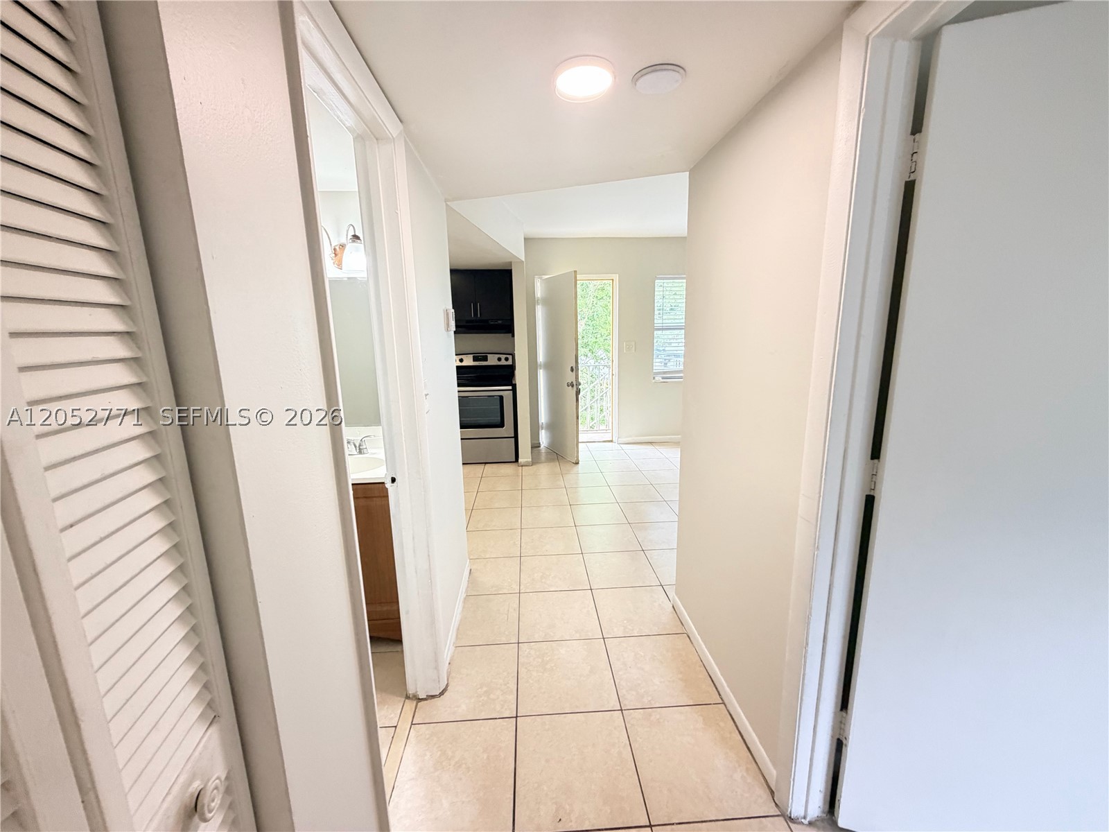 COURTS AT OAKLAND PARK - Residential Lease