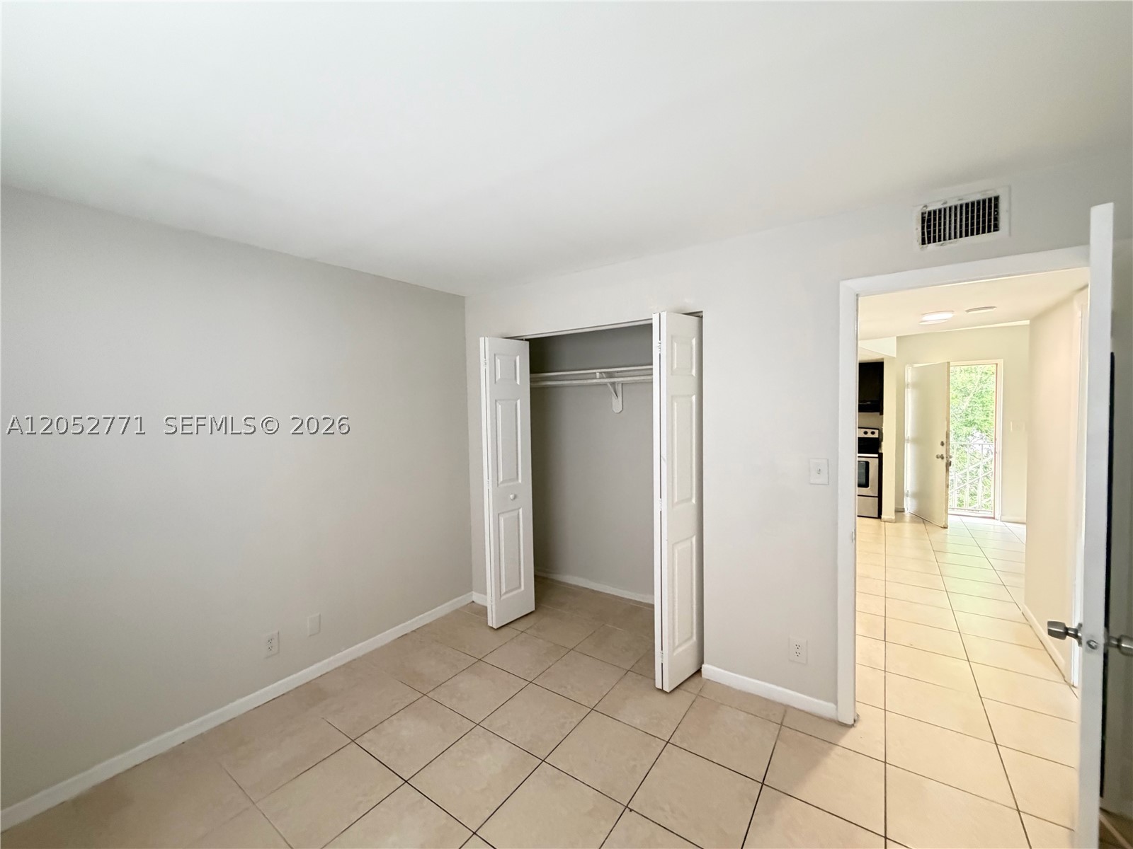 COURTS AT OAKLAND PARK - Residential Lease