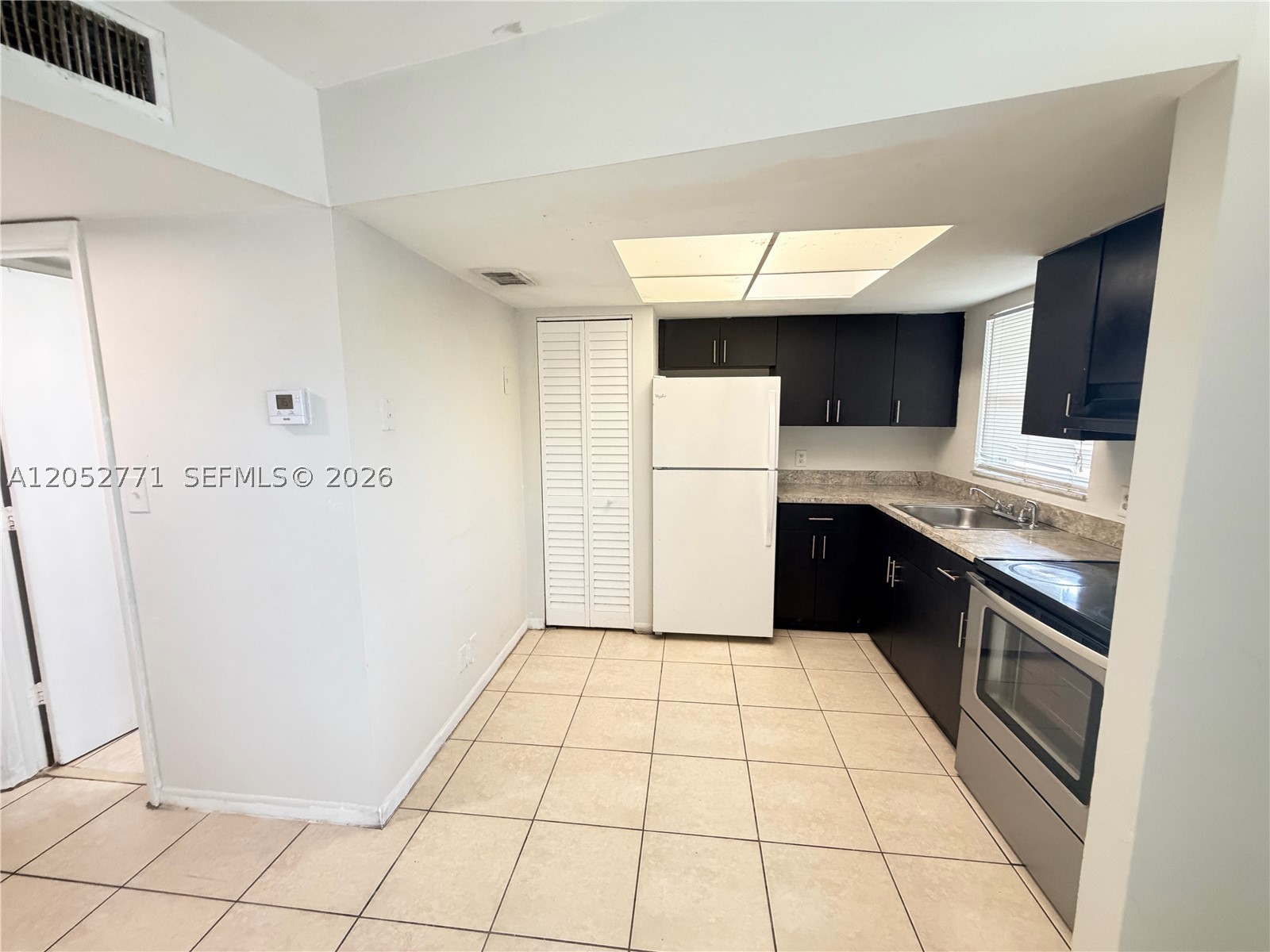 COURTS AT OAKLAND PARK - Residential Lease