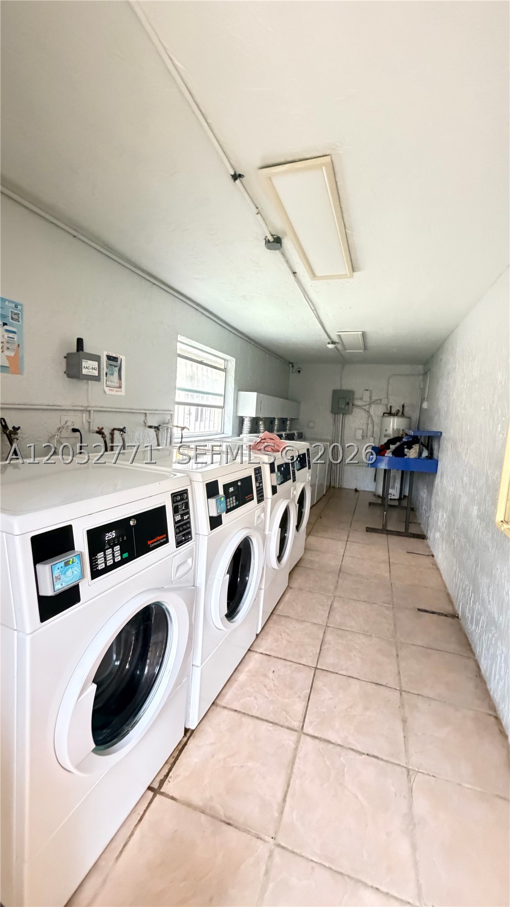 COURTS AT OAKLAND PARK - Residential Lease