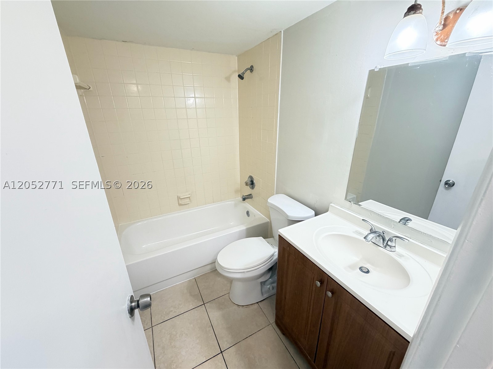 COURTS AT OAKLAND PARK - Residential Lease