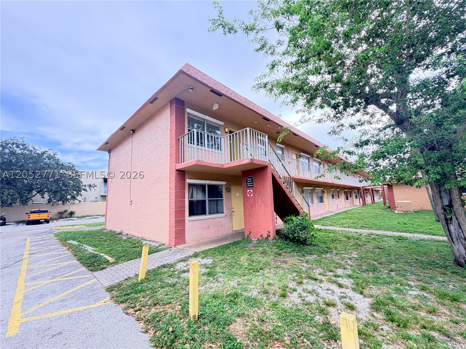 COURTS AT OAKLAND PARK - Residential Lease
