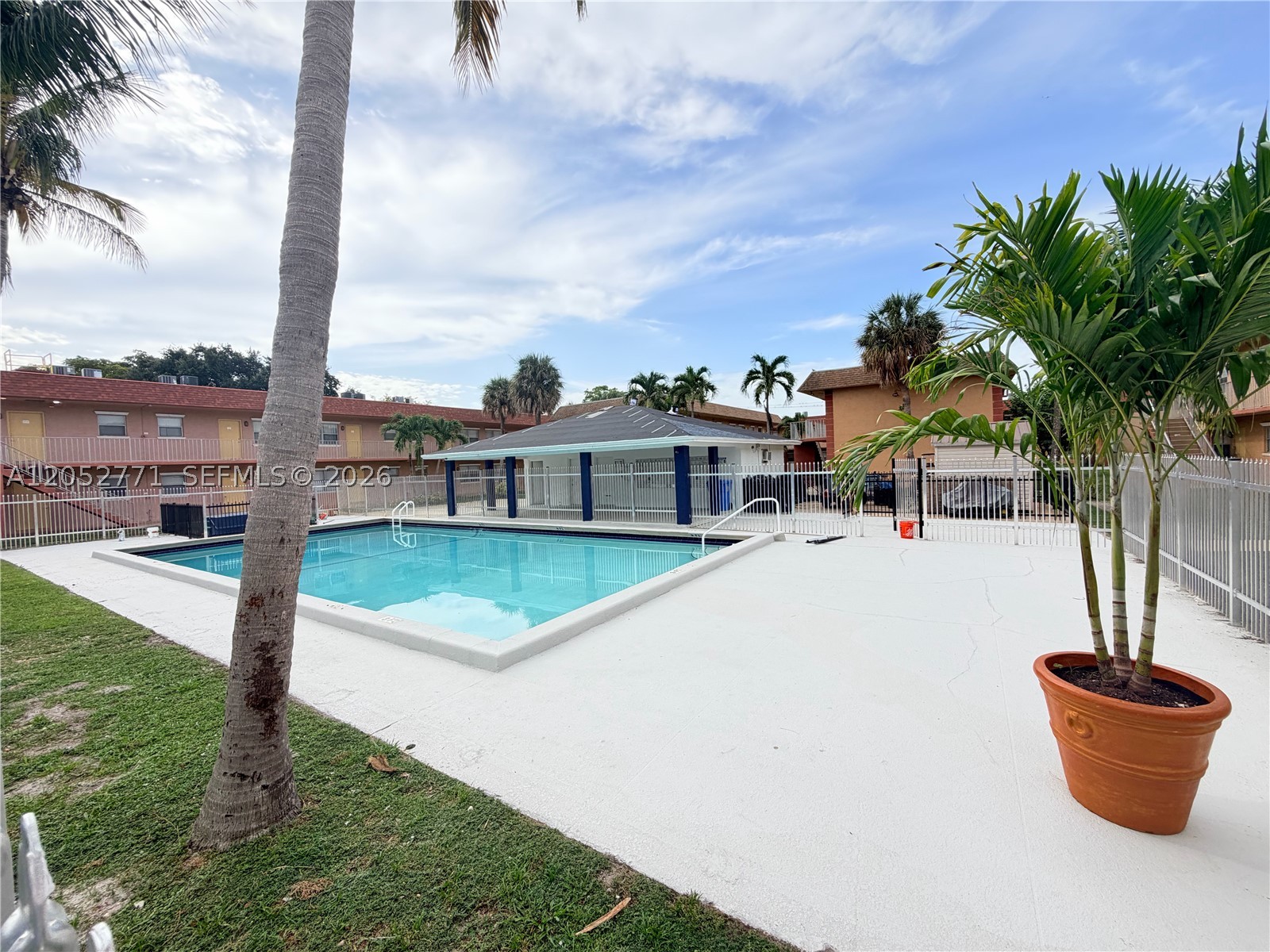 COURTS AT OAKLAND PARK - Residential Lease