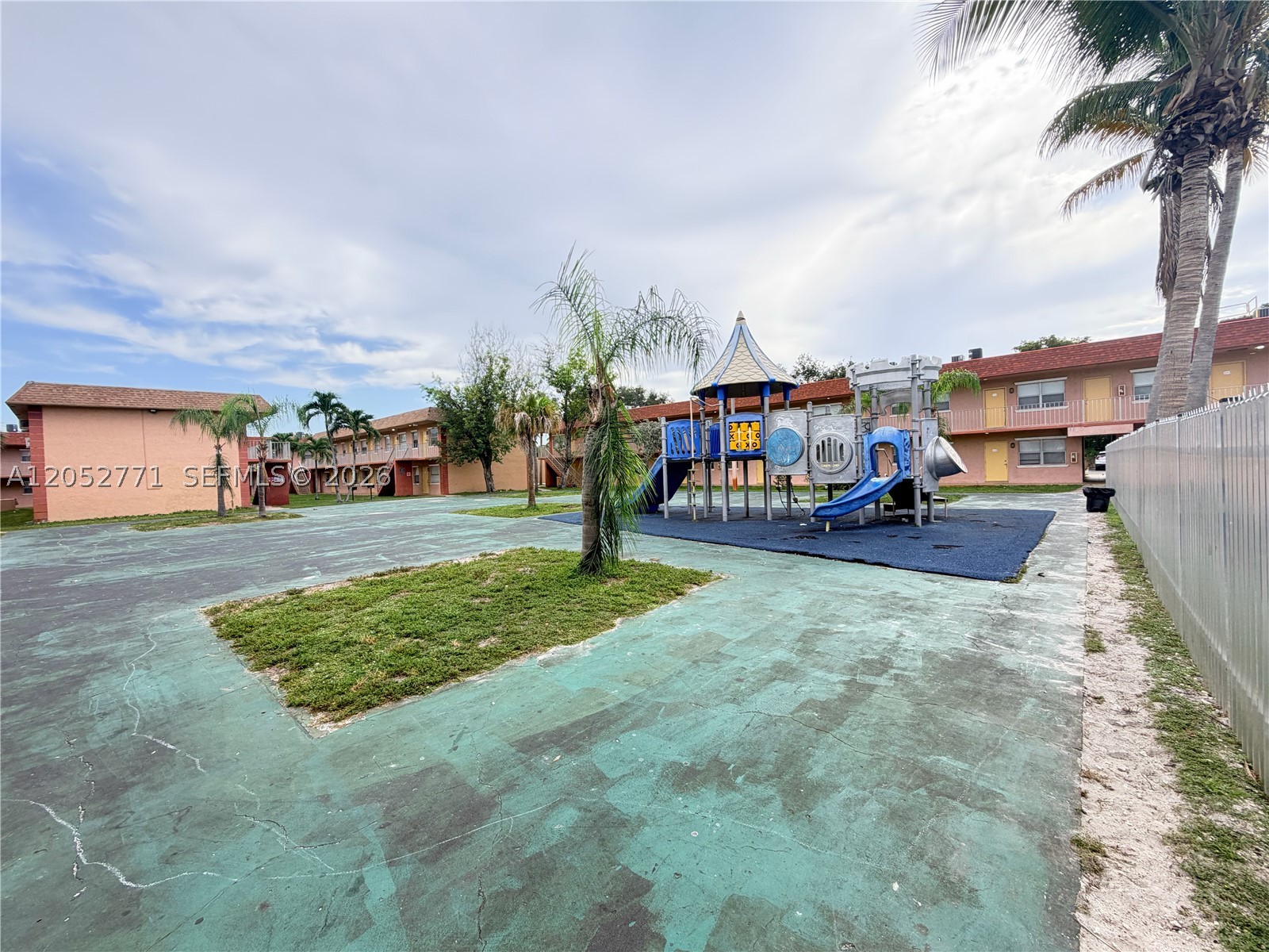 COURTS AT OAKLAND PARK - Residential Lease