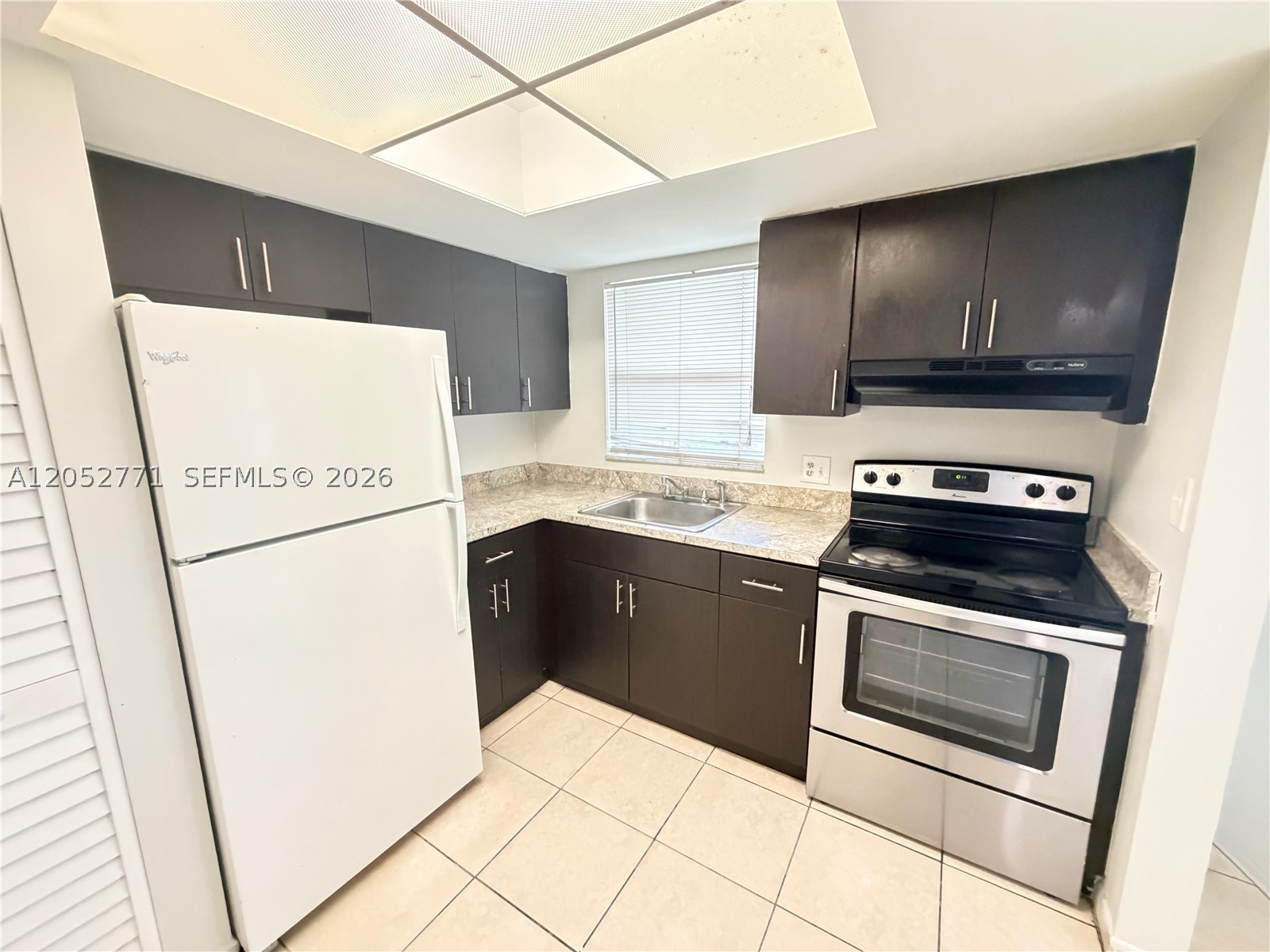 COURTS AT OAKLAND PARK - Residential Lease