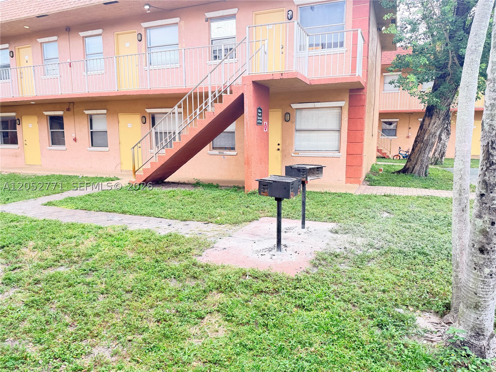COURTS AT OAKLAND PARK - Residential Lease