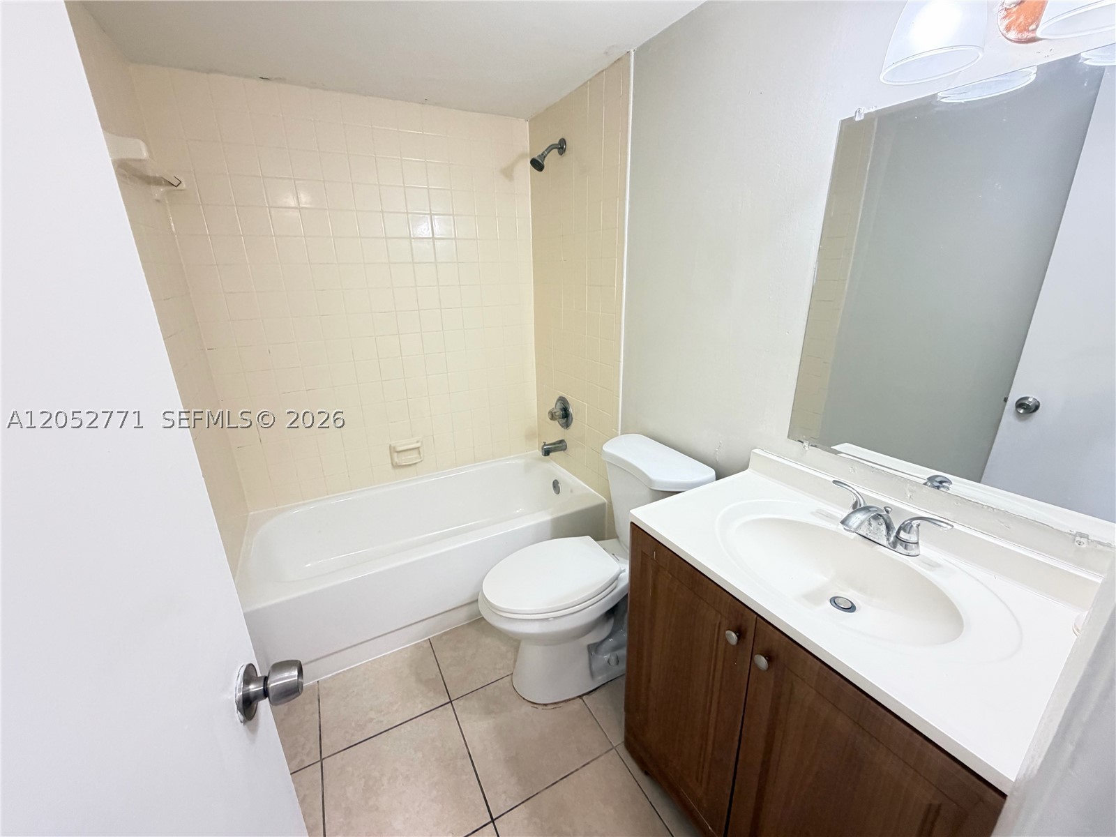 COURTS AT OAKLAND PARK - Residential Lease