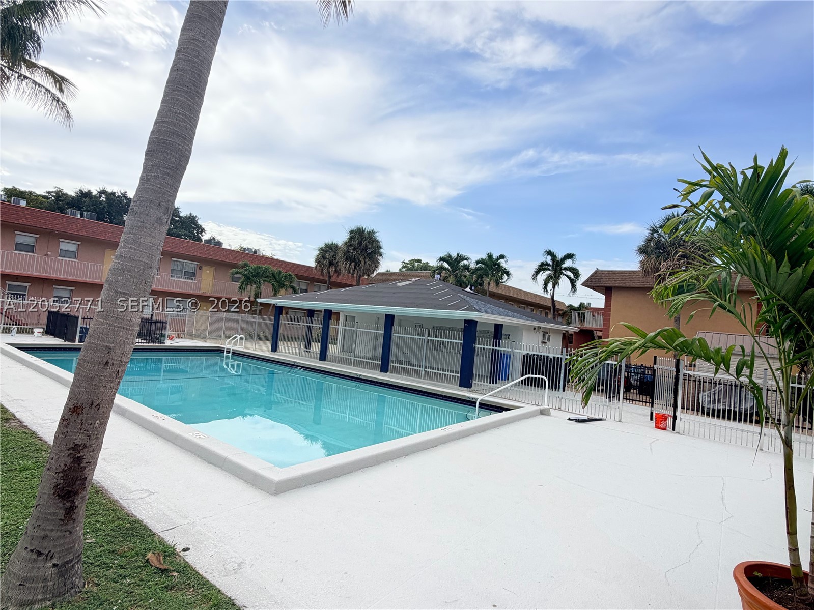COURTS AT OAKLAND PARK - Residential Lease