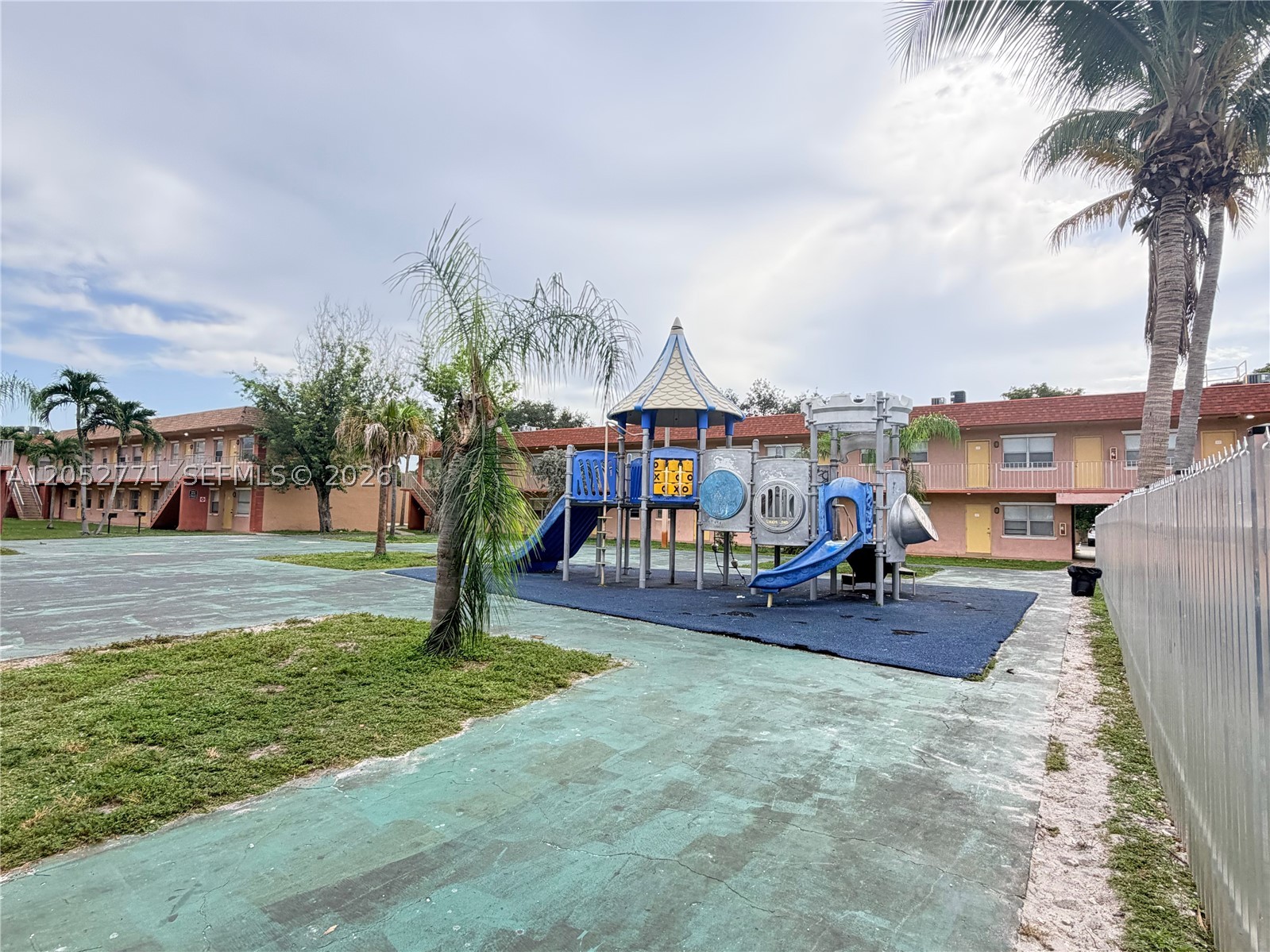 COURTS AT OAKLAND PARK - Residential Lease