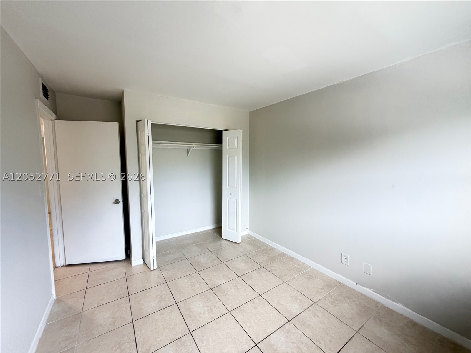 COURTS AT OAKLAND PARK - Residential Lease
