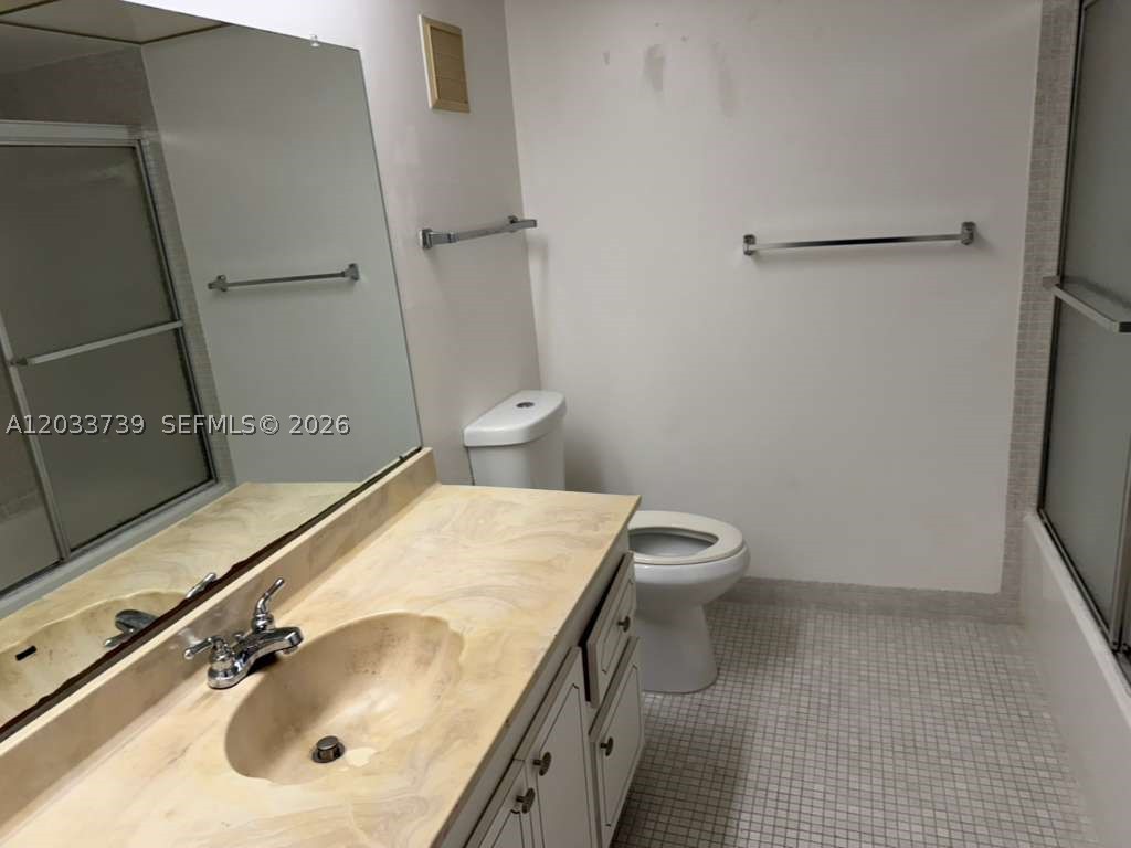 BUILDING ONE OF RACQUET C - Residential Lease