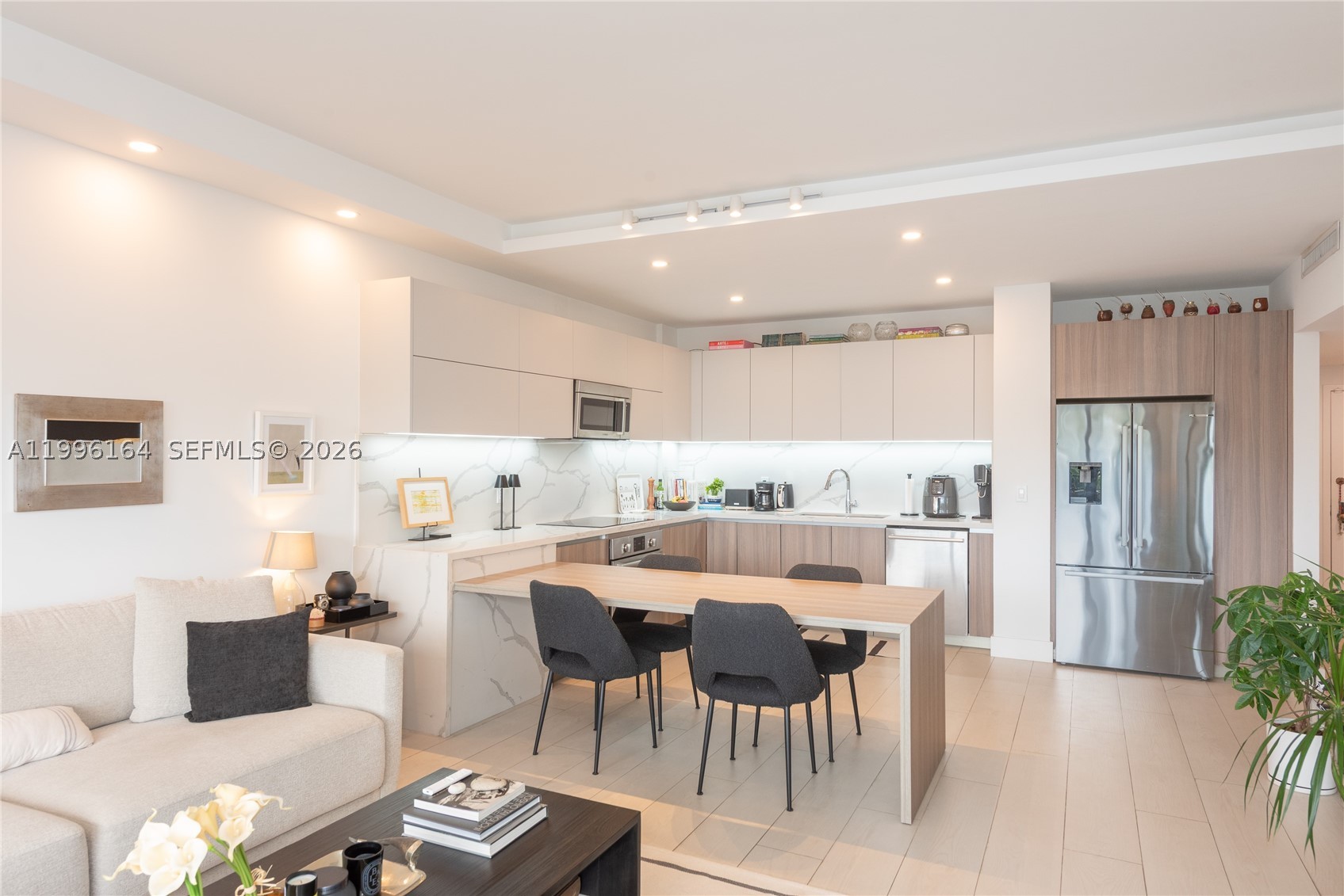 THE EMERALDBAY @ KEY COLO - Residential