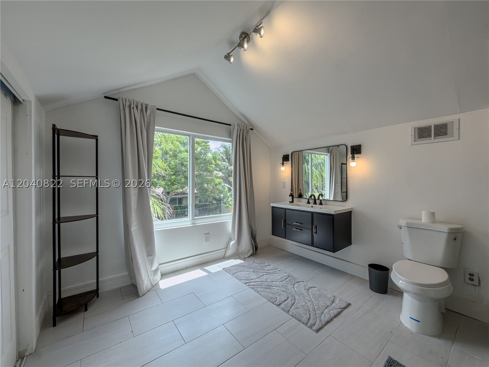 RIVERSIDE PARK - Residential