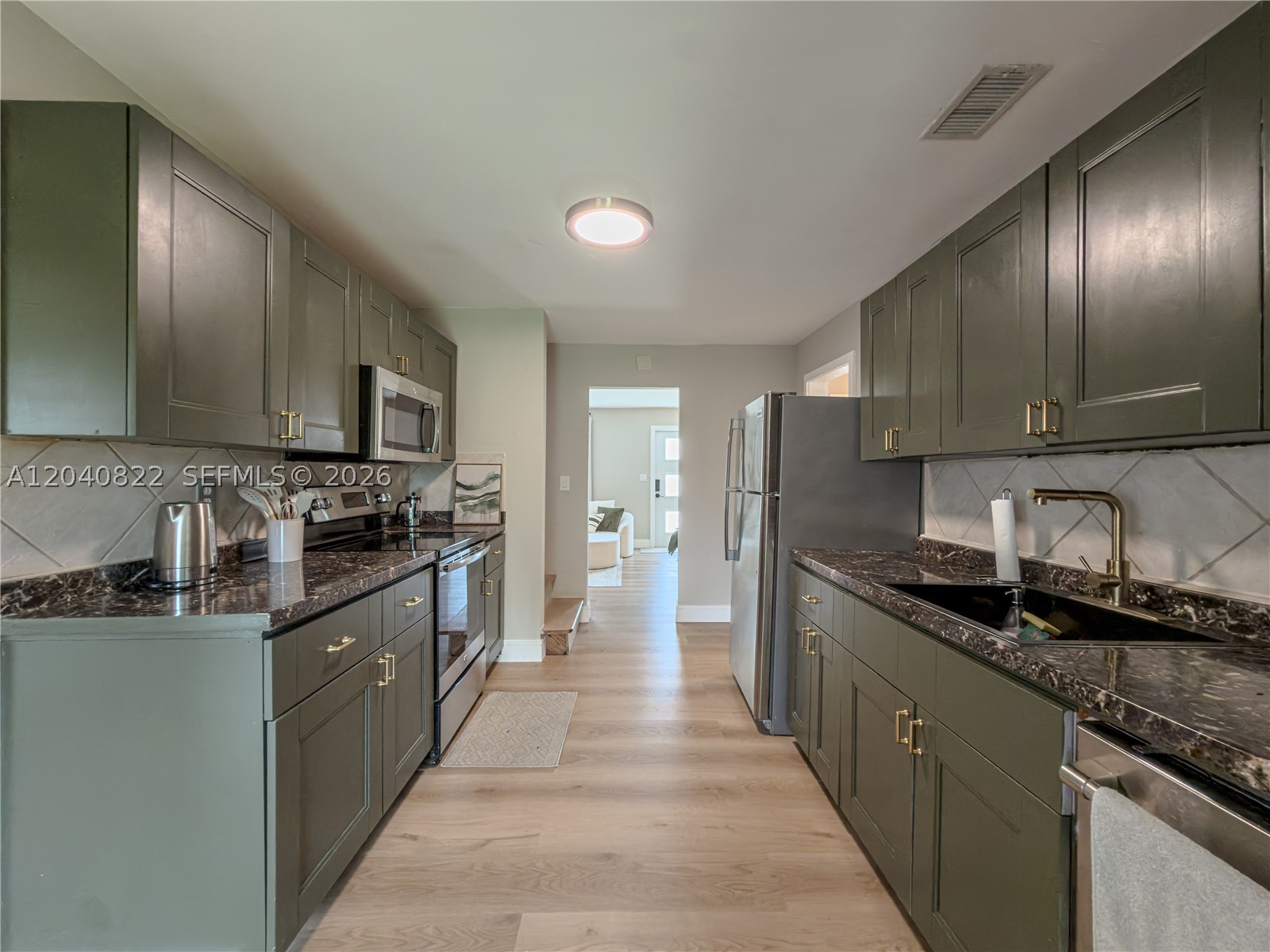 RIVERSIDE PARK - Residential