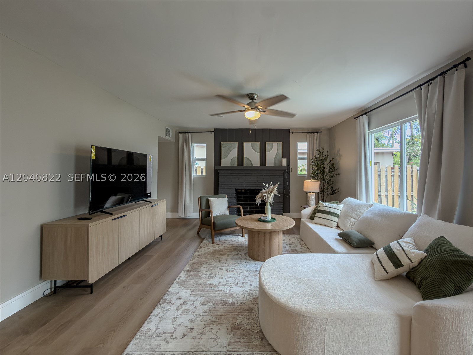 RIVERSIDE PARK - Residential