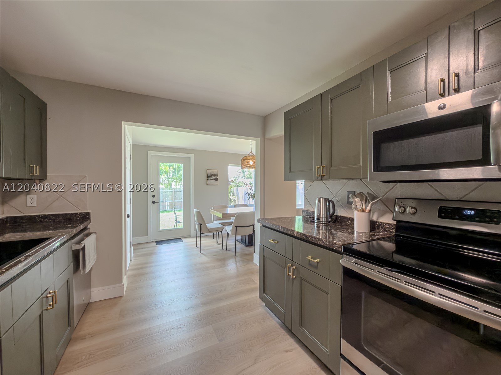 RIVERSIDE PARK - Residential