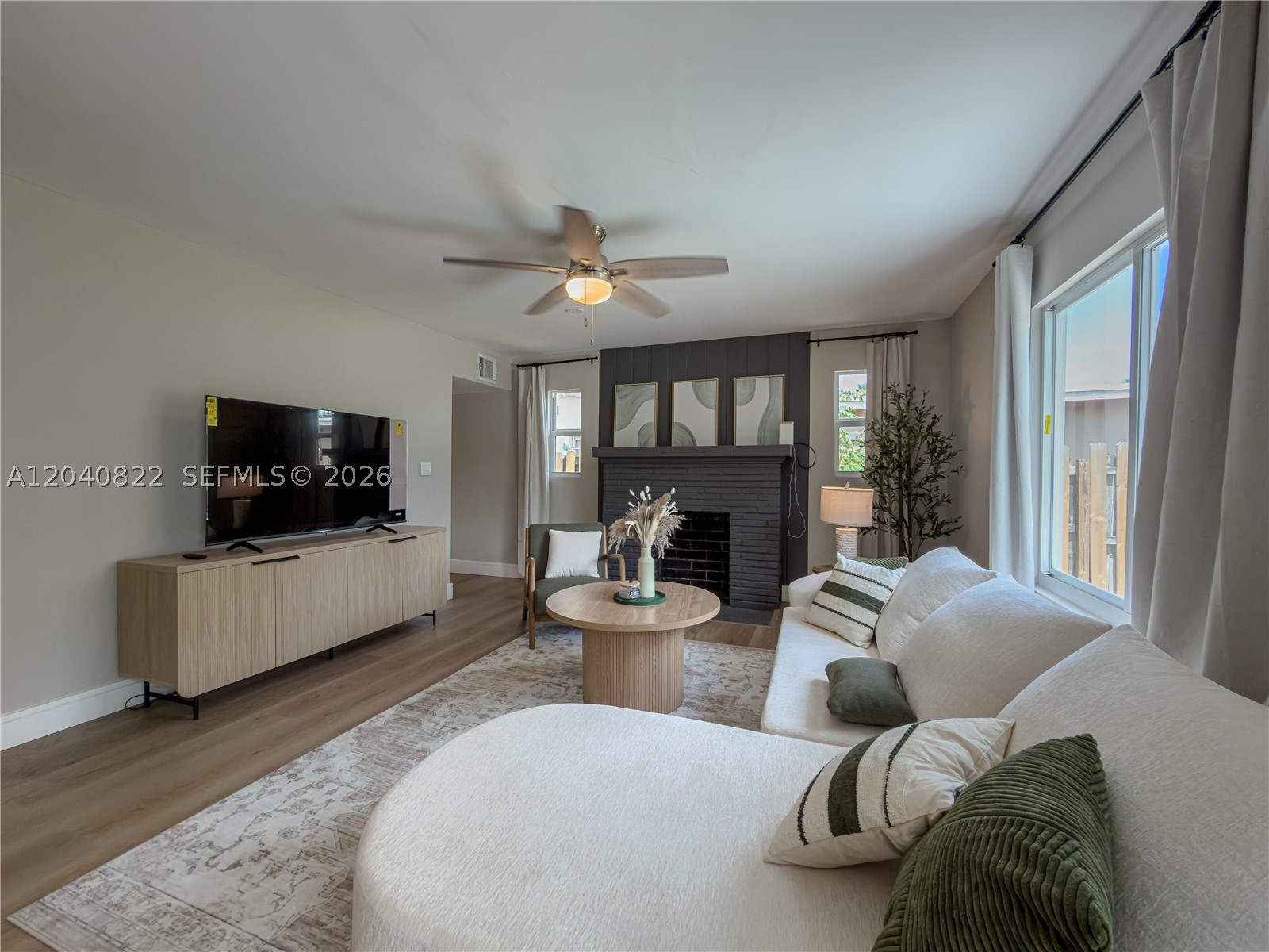 RIVERSIDE PARK - Residential