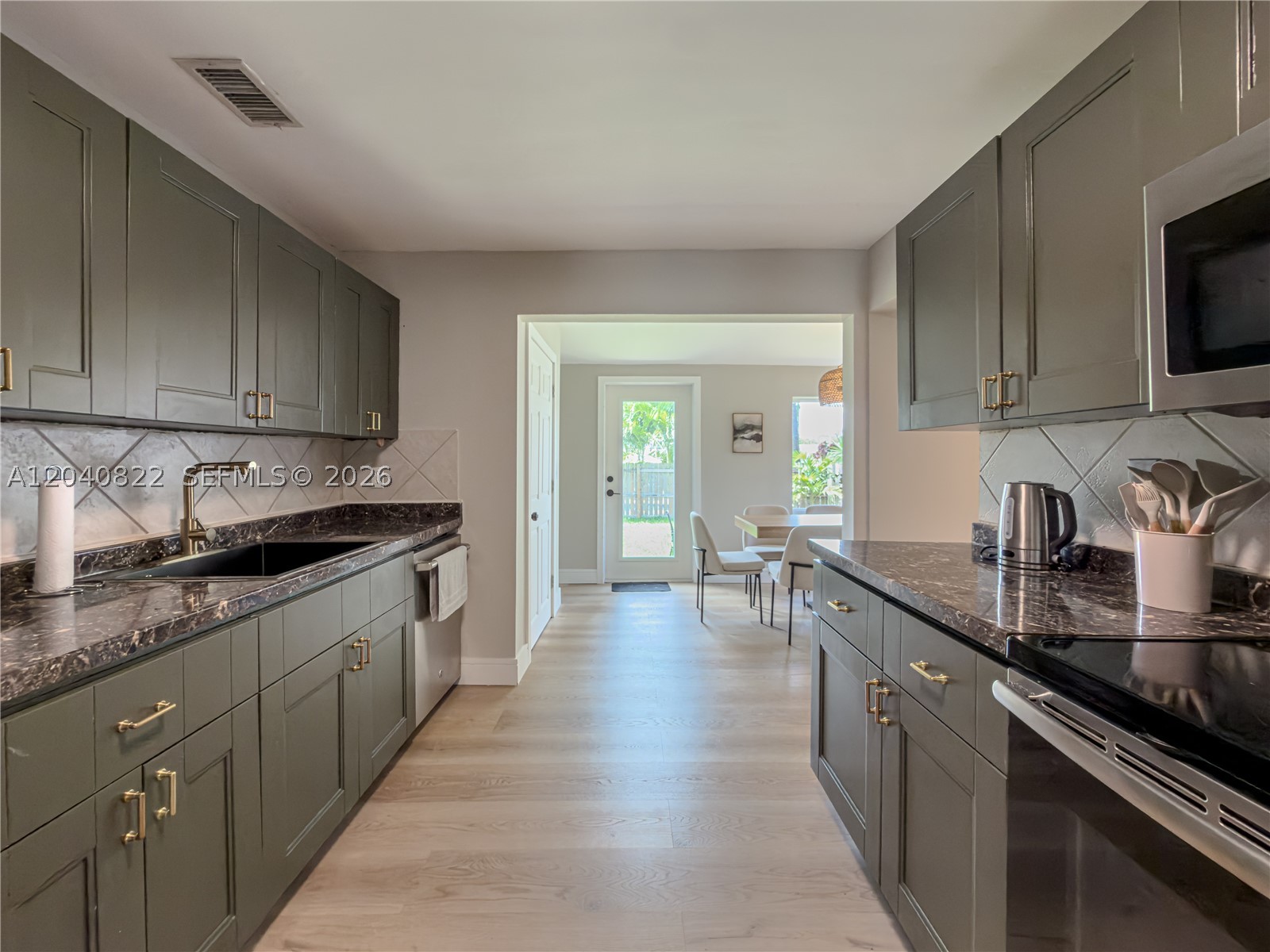 RIVERSIDE PARK - Residential