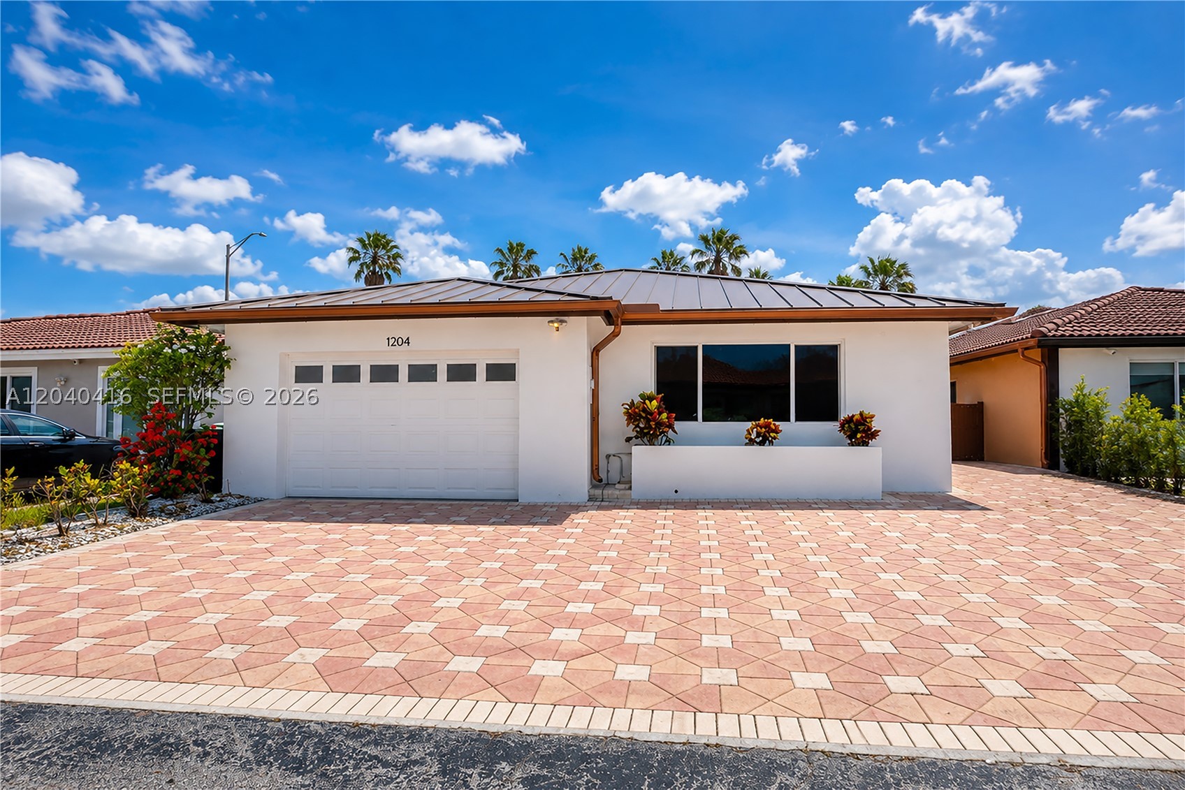 TAMIAMI LAKES SEC 4 - Residential