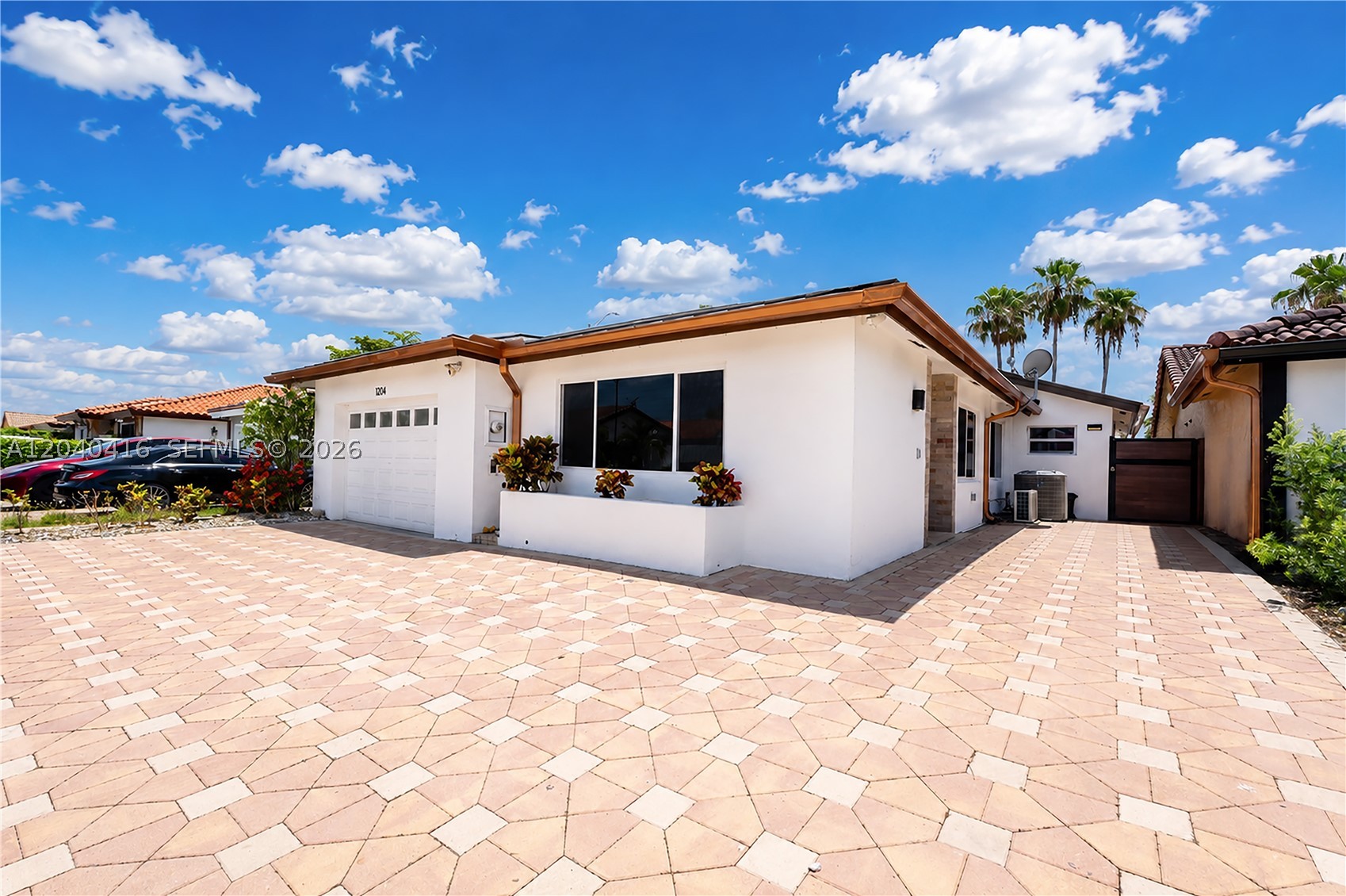 TAMIAMI LAKES SEC 4 - Residential