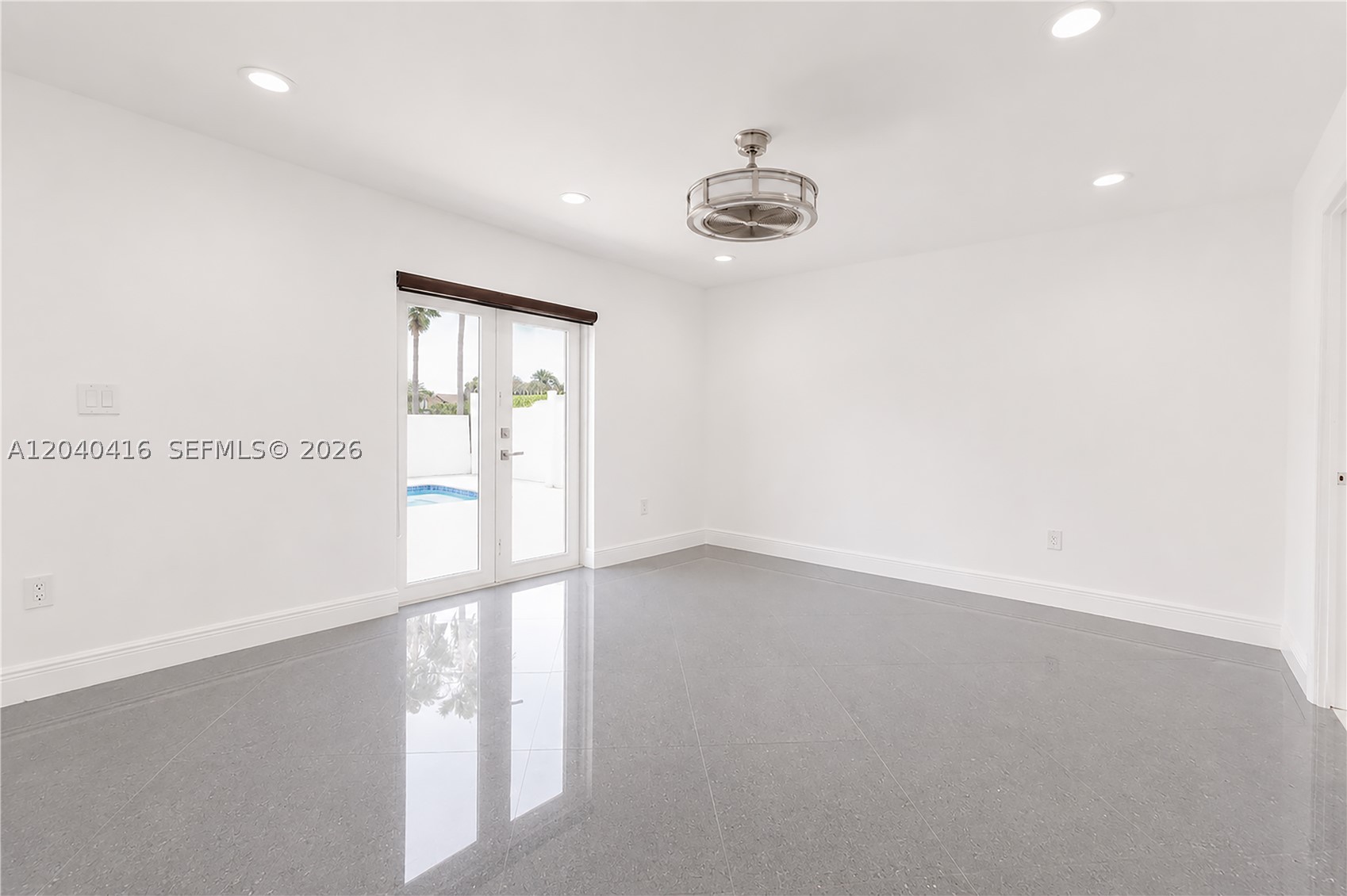 TAMIAMI LAKES SEC 4 - Residential