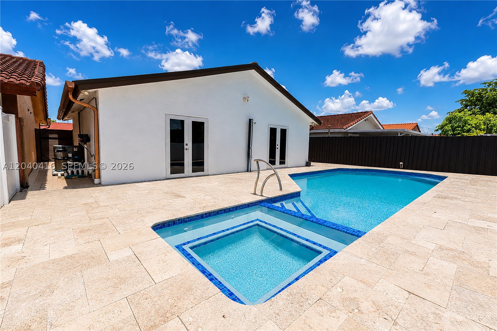TAMIAMI LAKES SEC 4 - Residential
