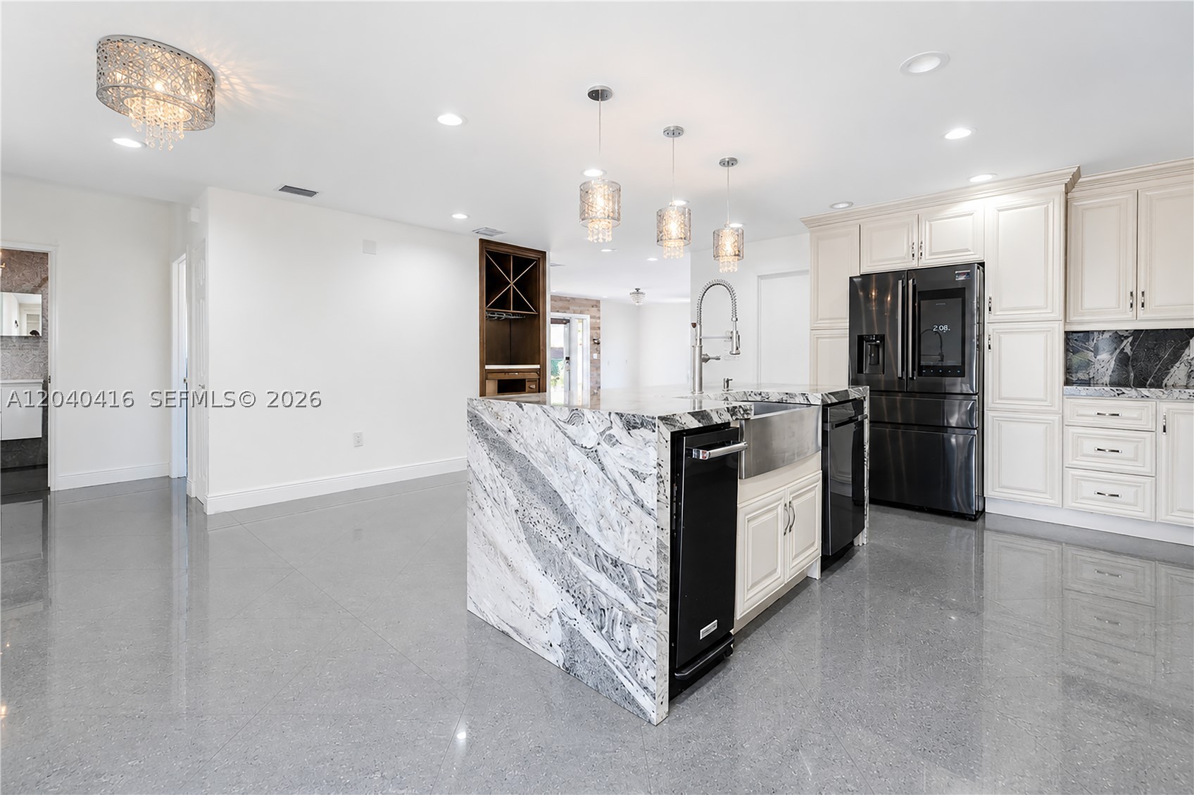 TAMIAMI LAKES SEC 4 - Residential