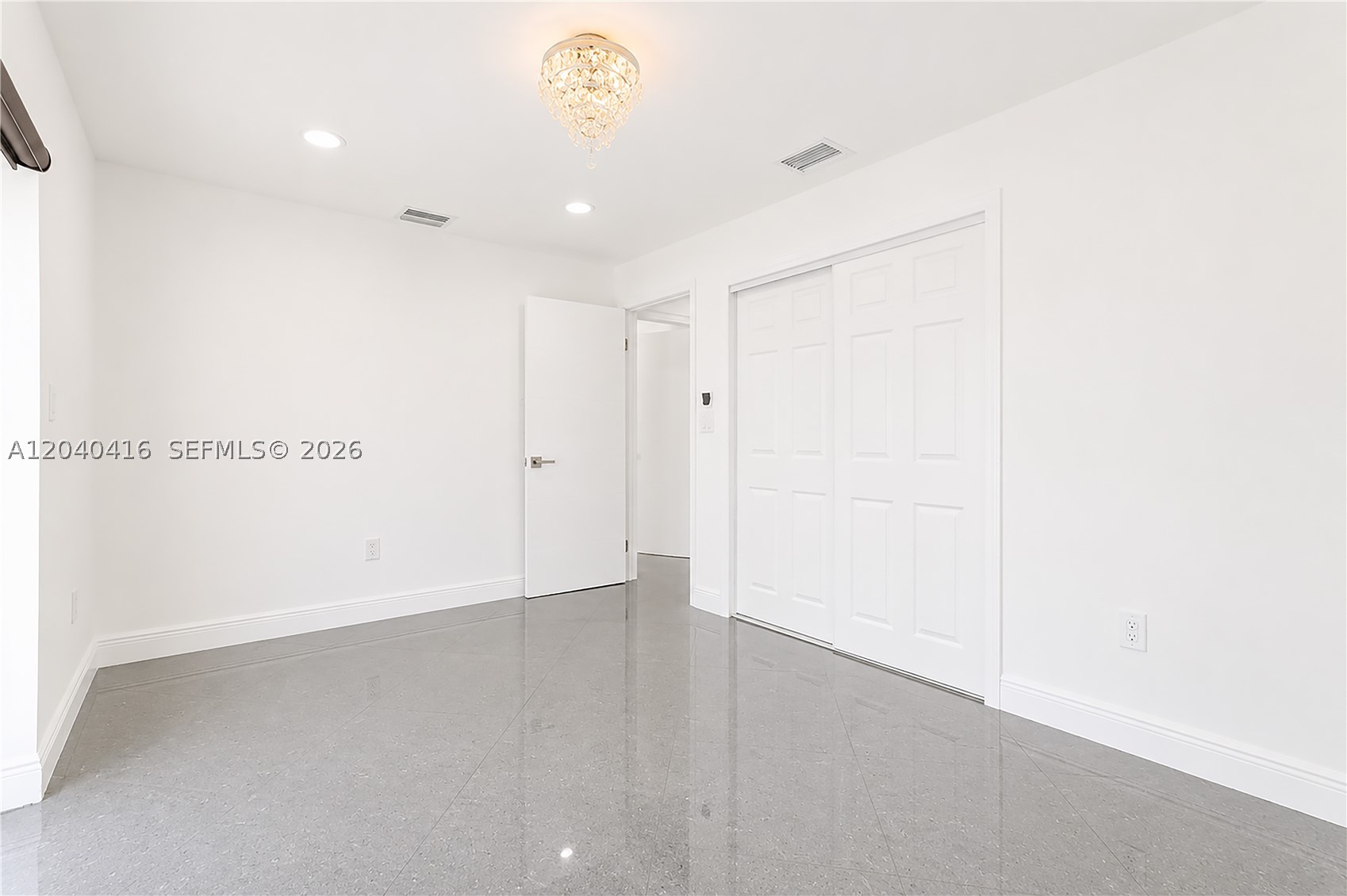 TAMIAMI LAKES SEC 4 - Residential
