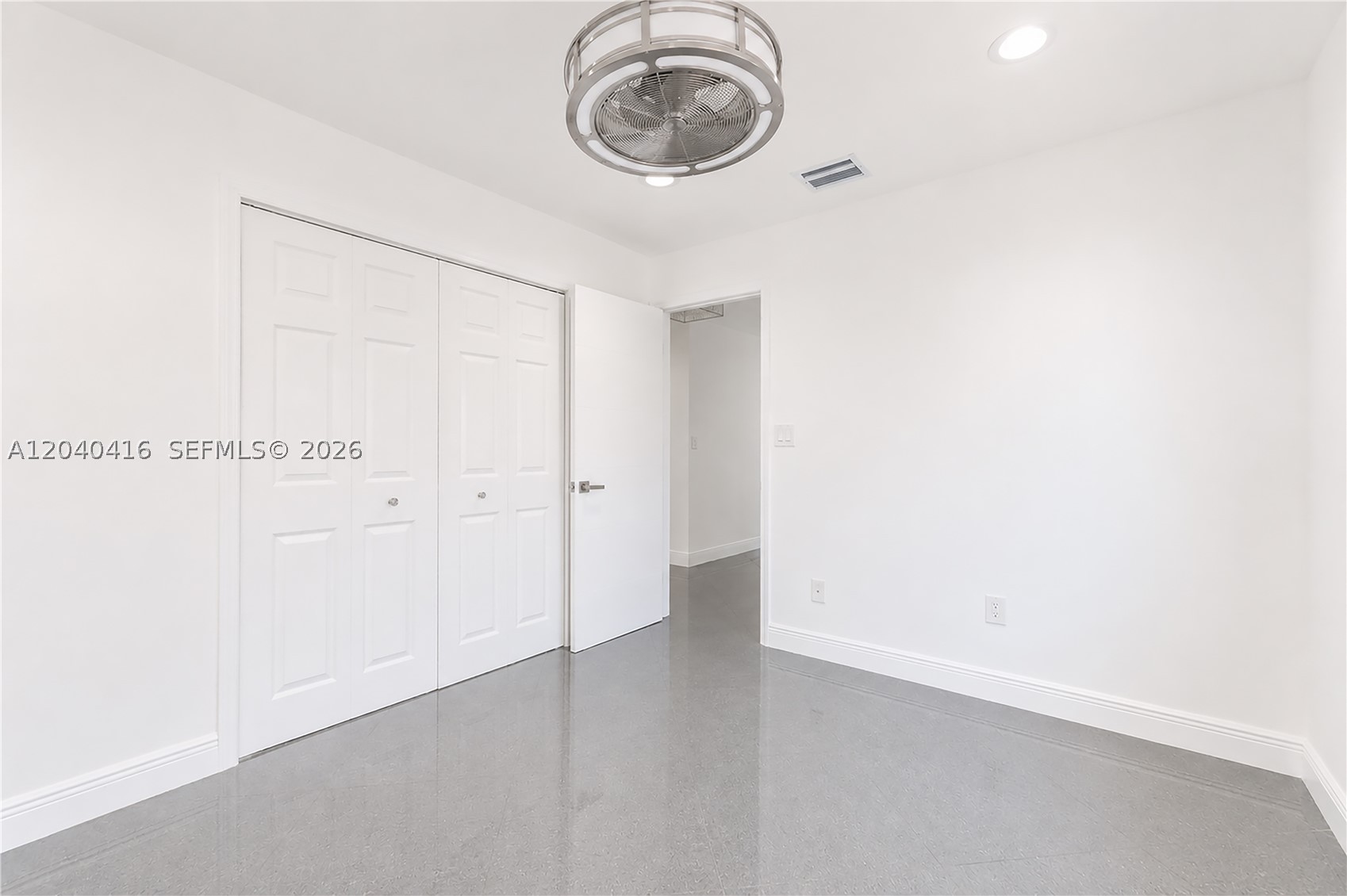 TAMIAMI LAKES SEC 4 - Residential