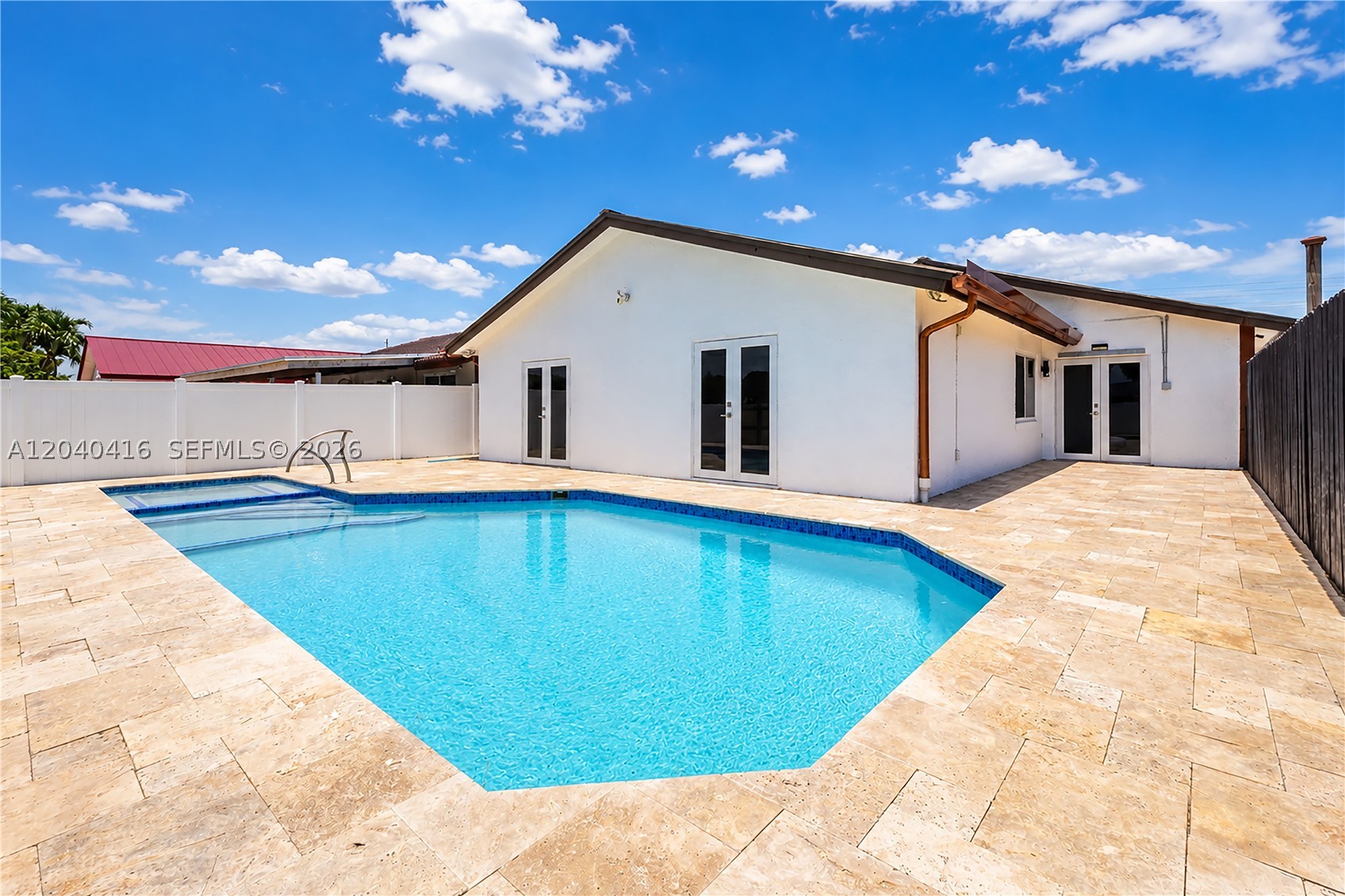 TAMIAMI LAKES SEC 4 - Residential