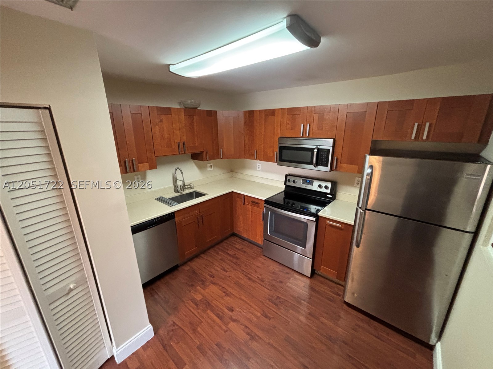 Beautiful corner unit featuring a spacious side-by-side balcony, perfect for relaxing or 
entertaining. This home offers tile flooring throughout and has been recently remodeled with modern finishes. The updated kitchen features beautiful wood cabinetry, providing both style and functionality. A move-in-ready property in an excellent location don't miss this opportunity! Enjoy all the amenities that The Hammocks has to offer, including scenic walking paths, multiple lakefront beaches, and plenty of outdoor spaces perfect for recreation and entertainment. This gated community features its own clubhouse, offering residents a resort style lifestyle with exceptional amenities for the whole family.